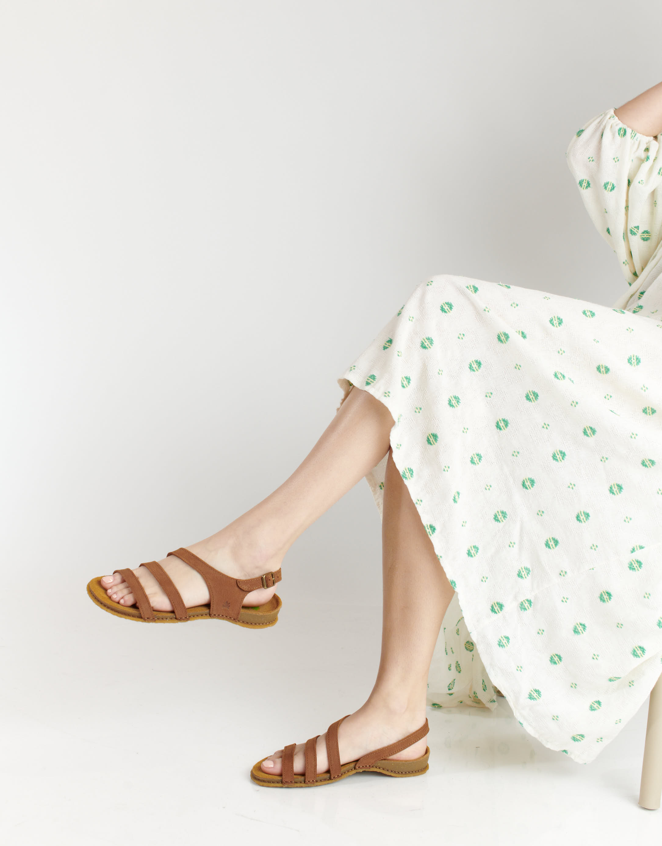 נעלי נשים - El Naturalista - סנדלי רצועות PANGLAO - חום4