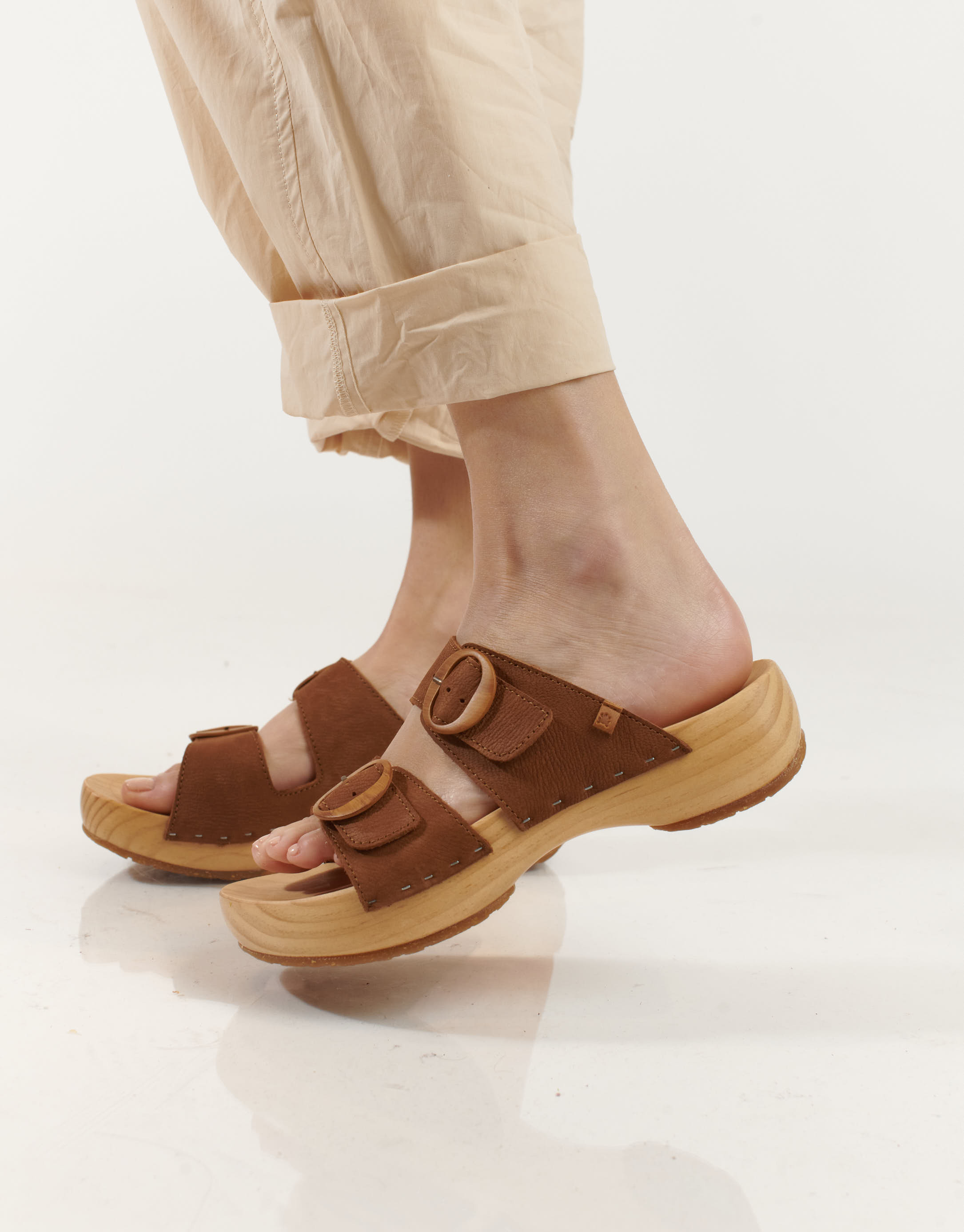 נעלי נשים - El Naturalista - כפכפי עץ רצועות SHOKUNIN - חום1