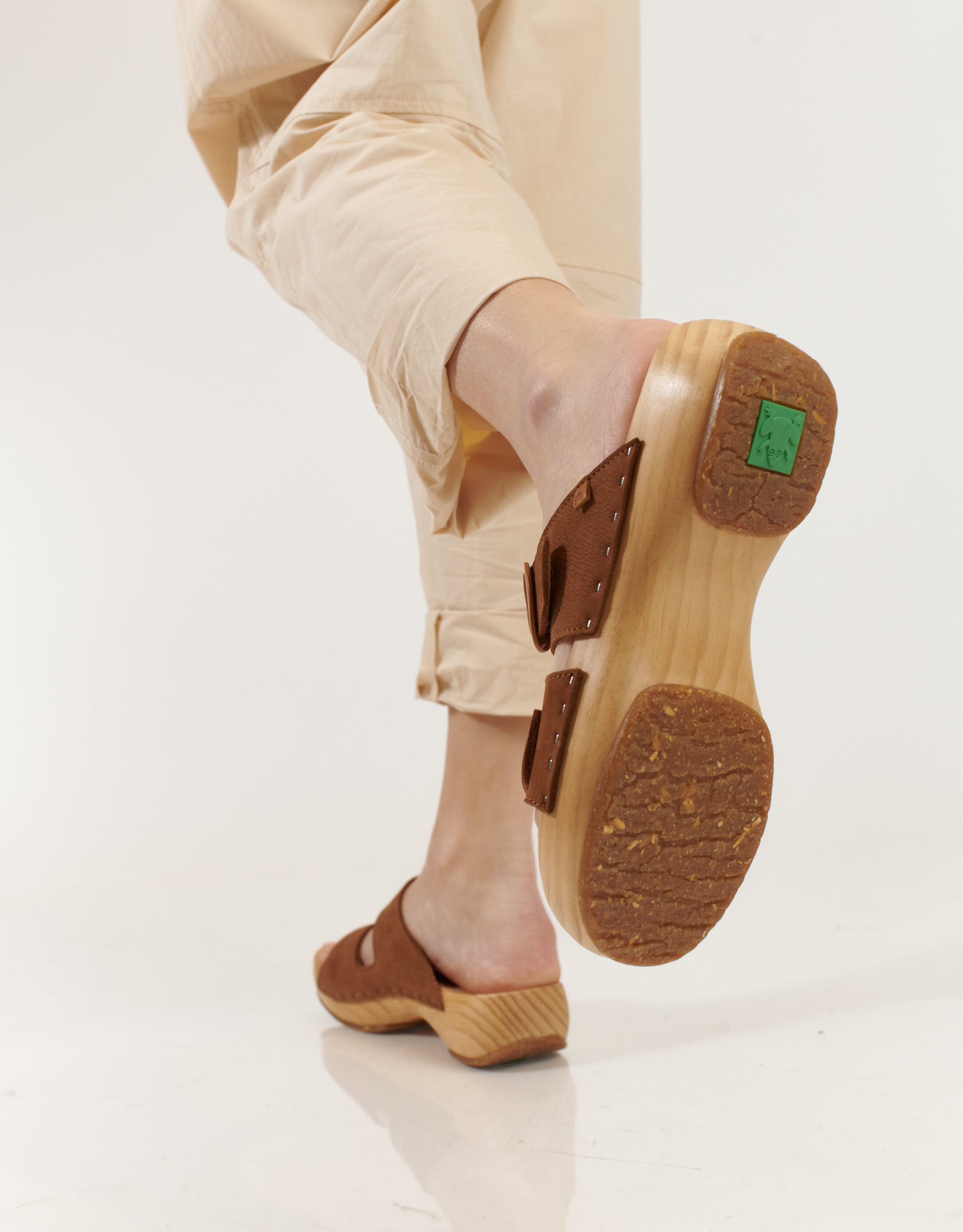 נעלי נשים - El Naturalista - כפכפי עץ רצועות SHOKUNIN - חום4