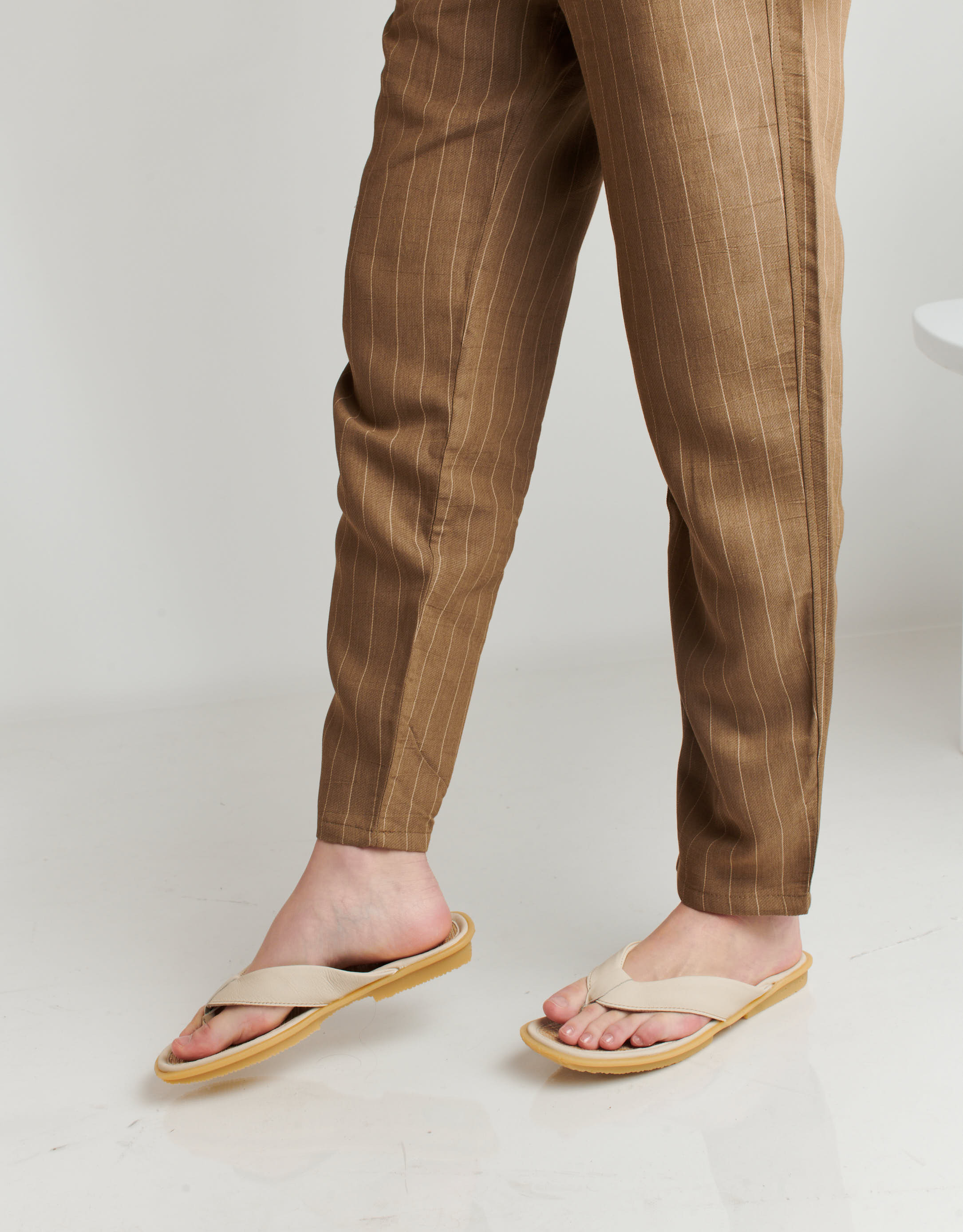 נעלי נשים - El Naturalista - כפכפי אצבע MAKISU - אופוויט2