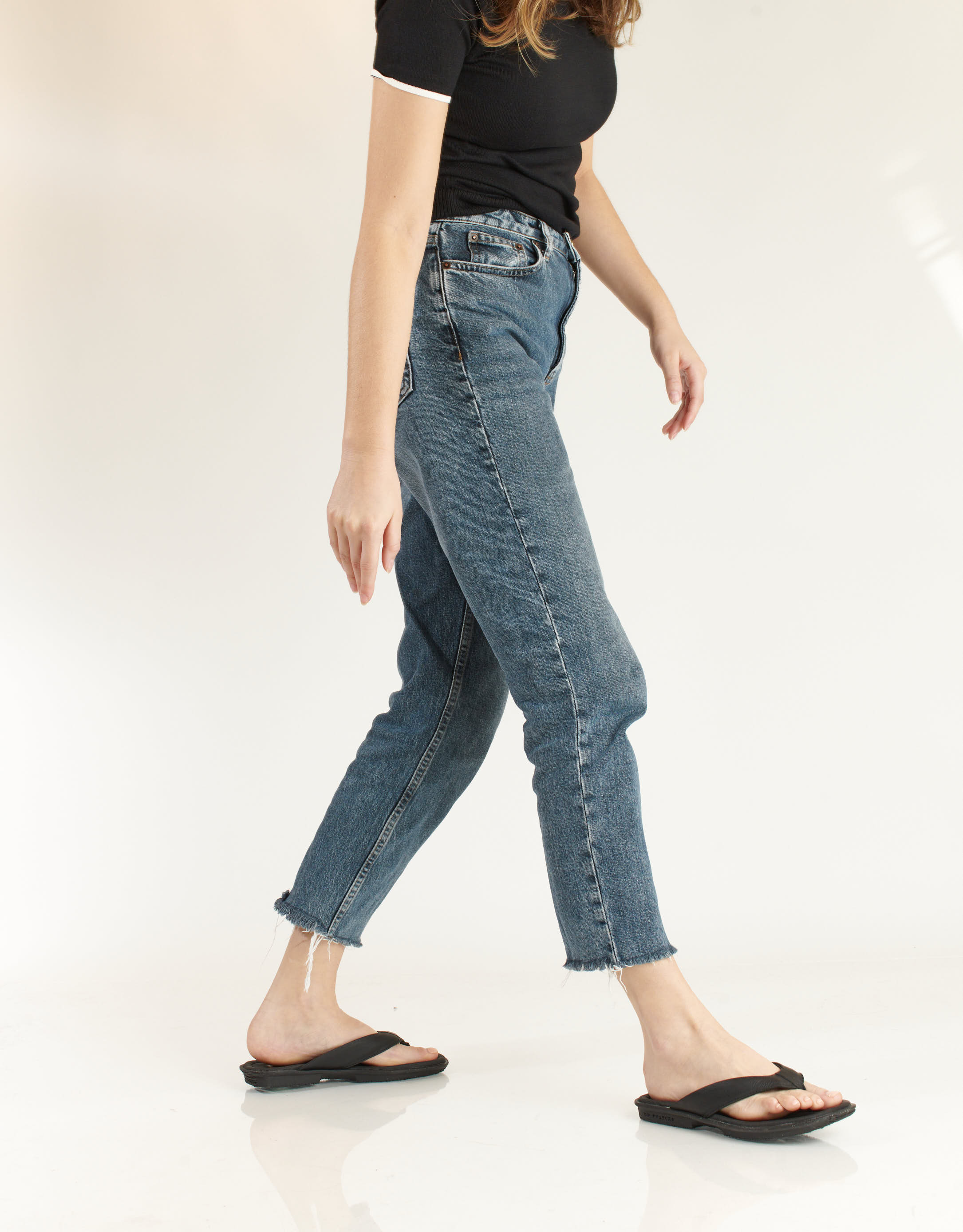 נעלי נשים - El Naturalista - כפכפי אצבע MAKISU - שחור2