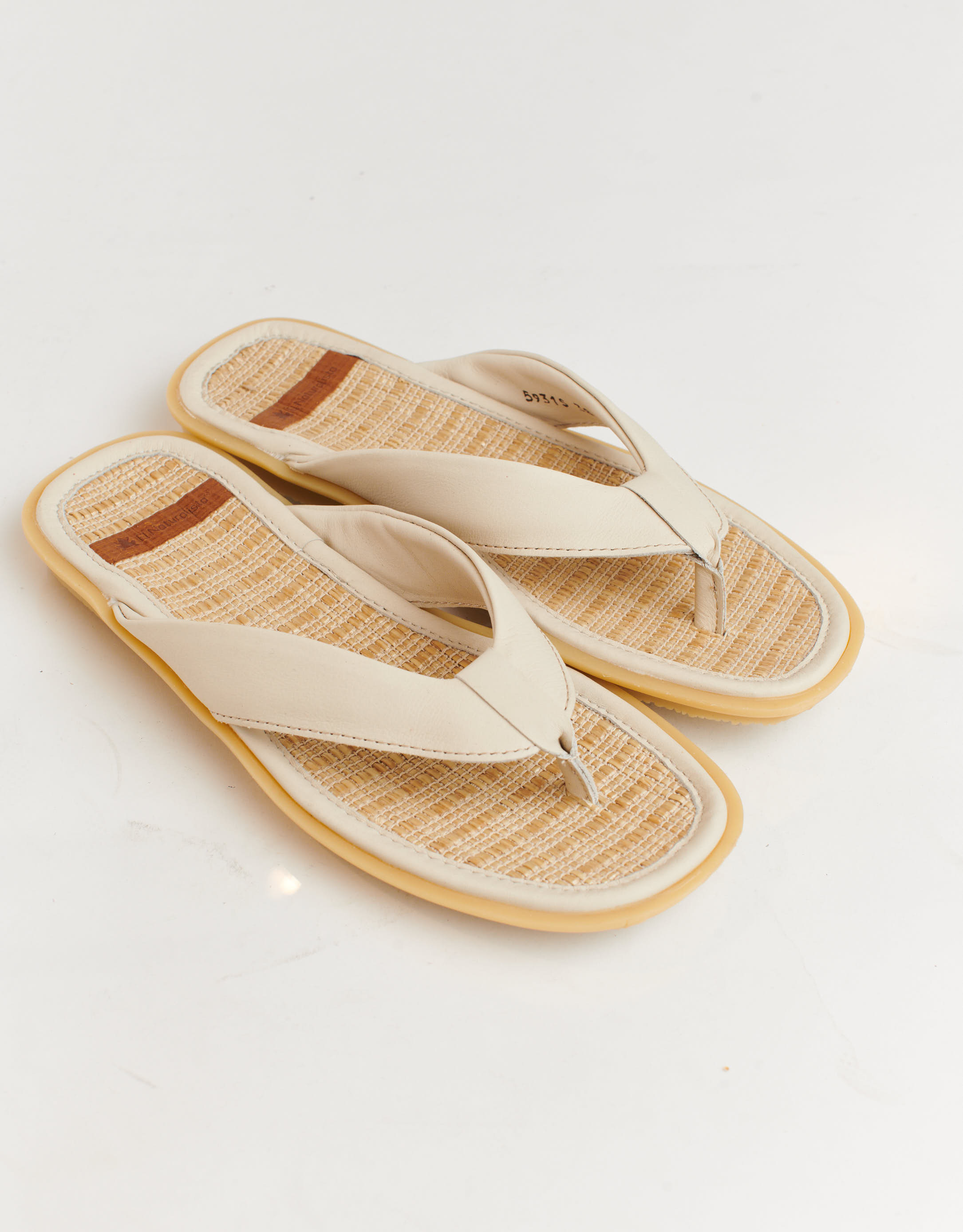 נעלי נשים - El Naturalista - כפכפי אצבע MAKISU - אופוויט3