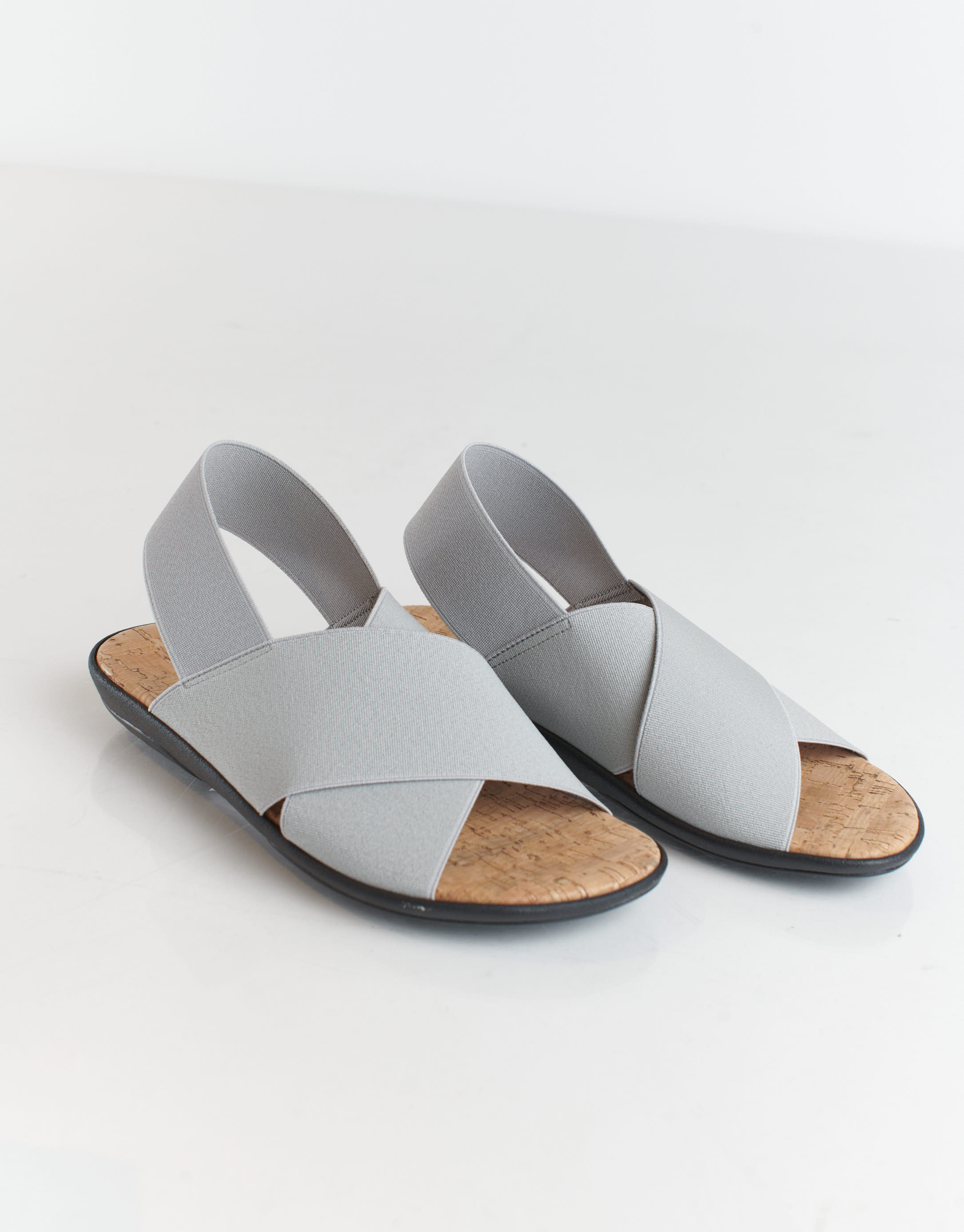 נעלי נשים - NR Rapisardi - סנדלי איקס שטוחים CRES - אפור בהיר2