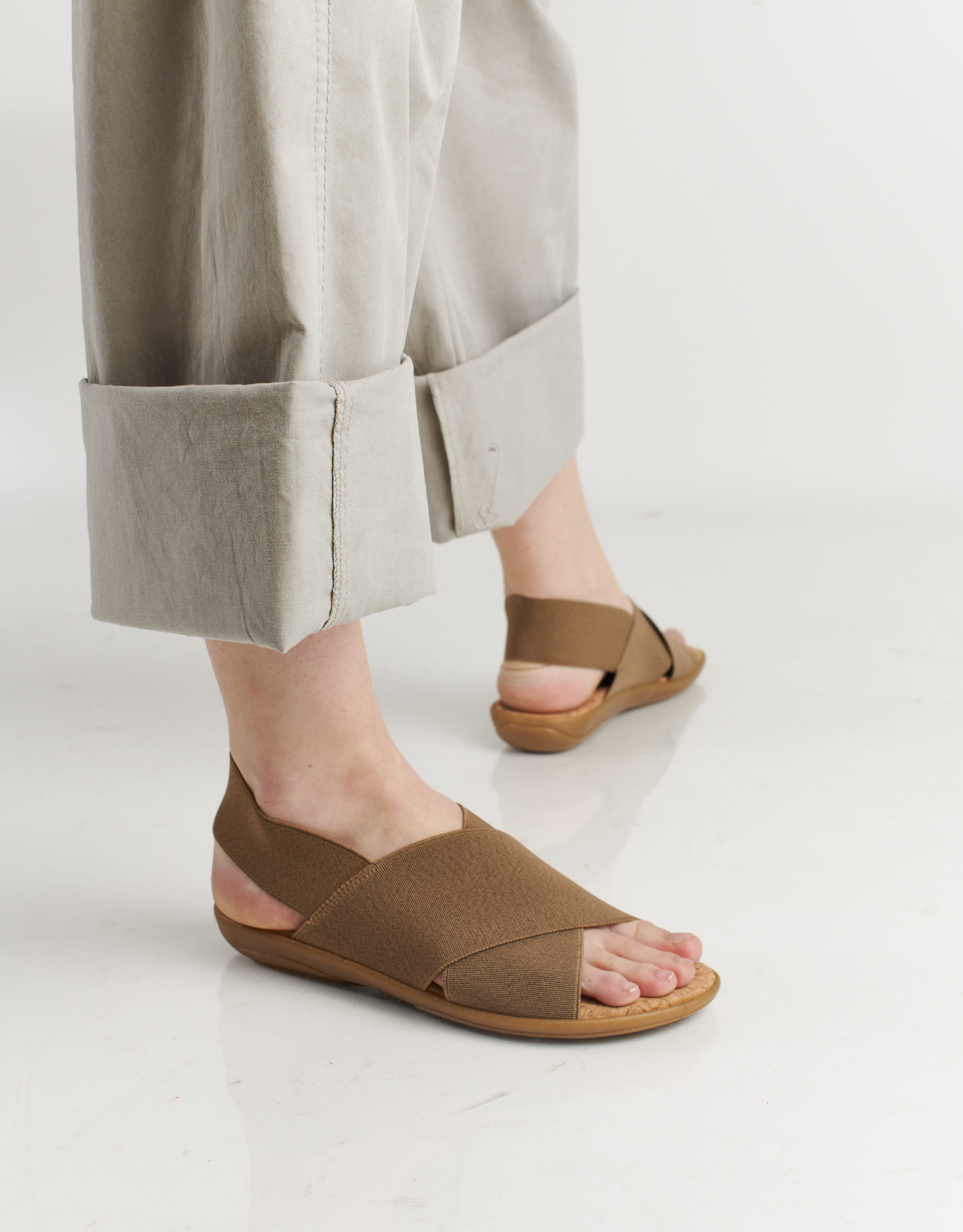 נעלי נשים - NR Rapisardi - סנדלי איקס שטוחים CRES - חום3