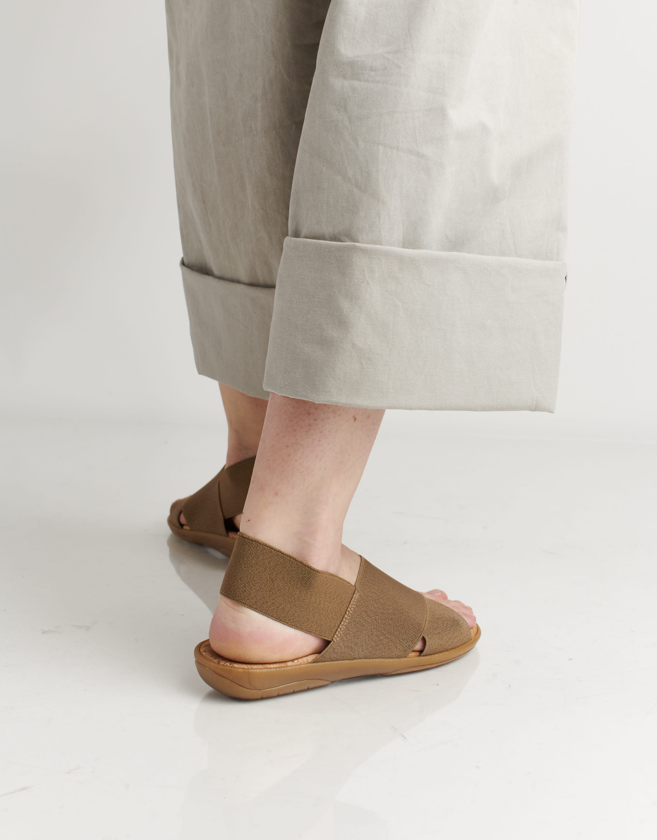 נעלי נשים - NR Rapisardi - סנדלי איקס שטוחים CRES - חום4