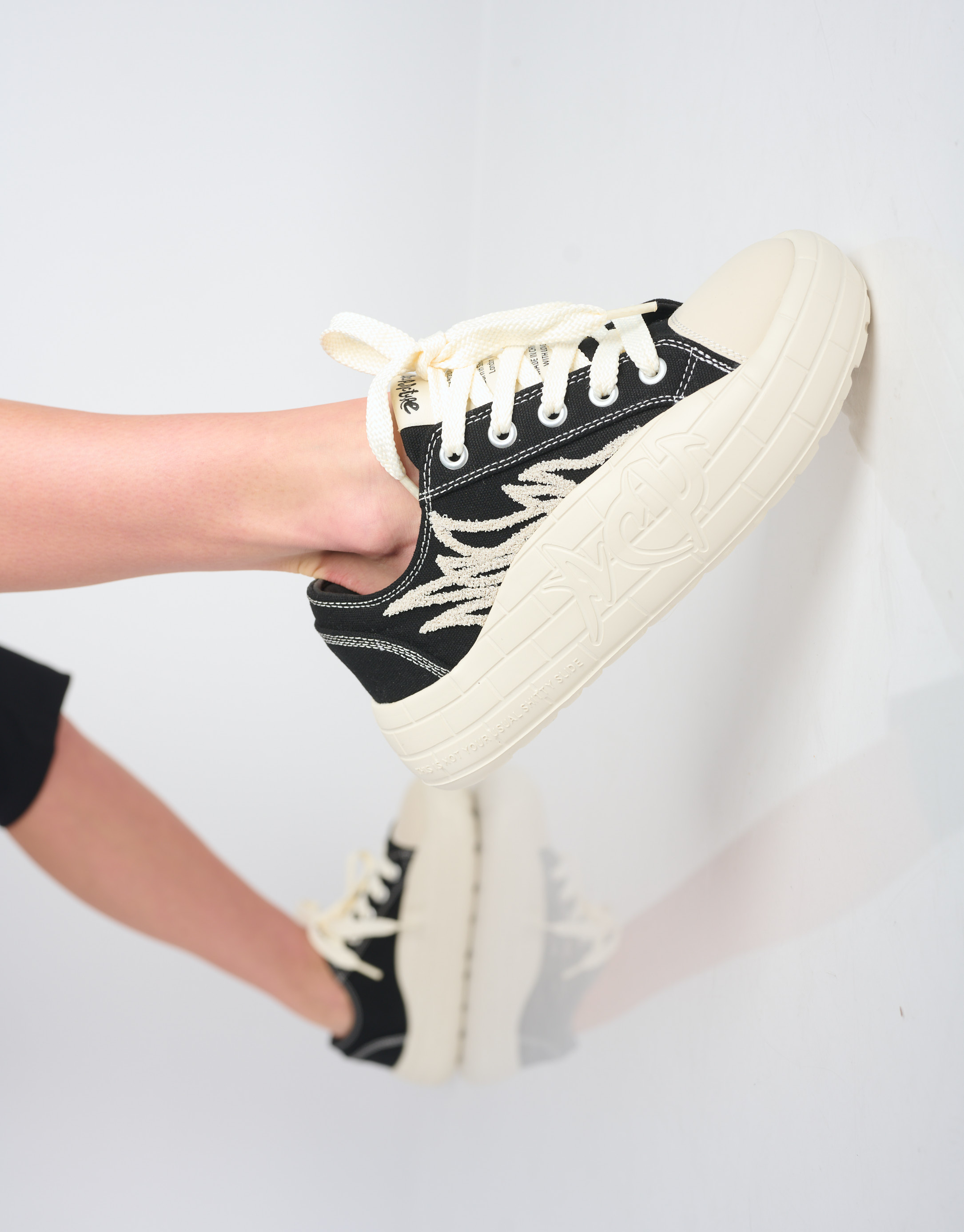 נעלי נשים - Acupuncture - סניקרס NYU VULC - שחור3