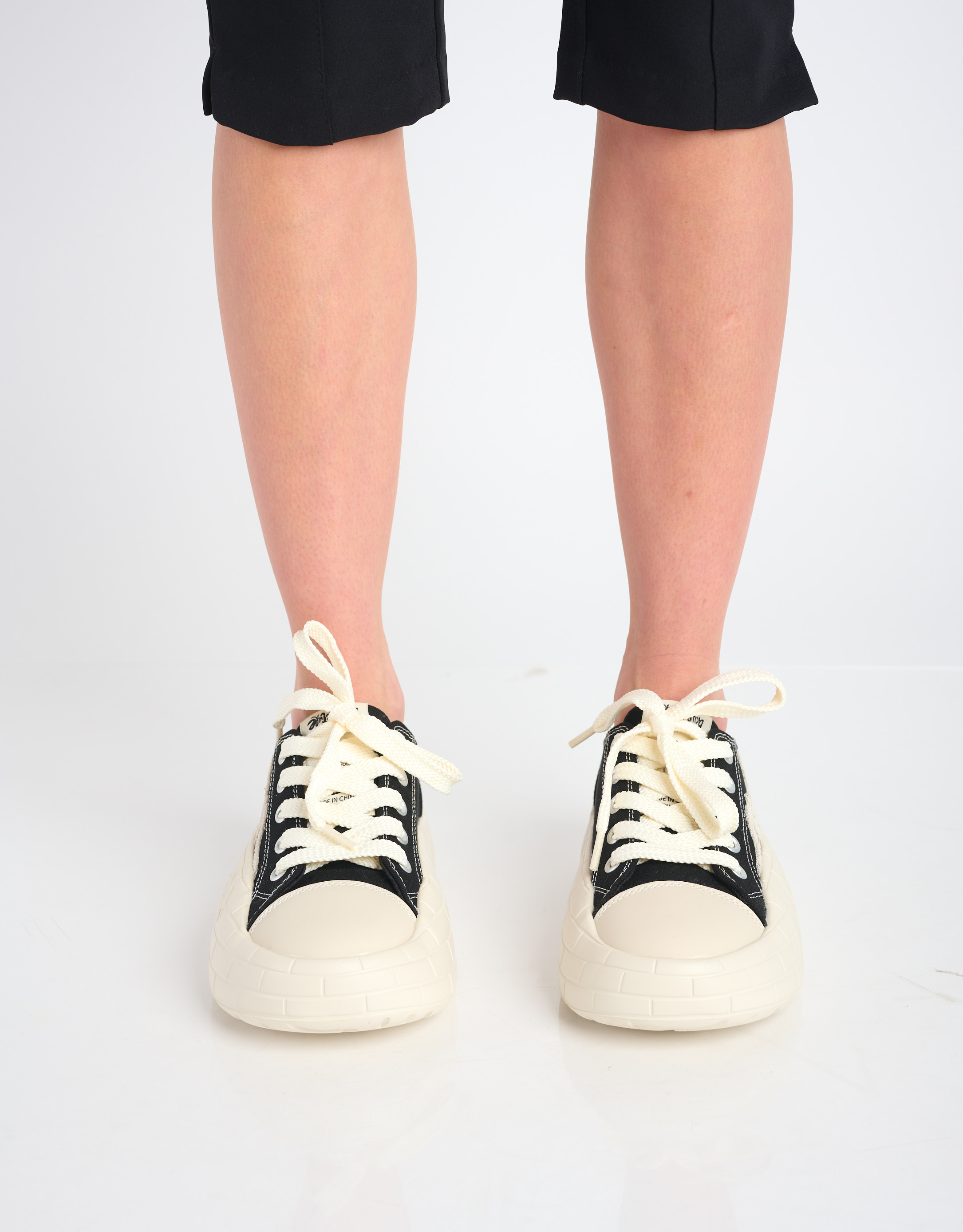 נעלי נשים - Acupuncture - סניקרס NYU VULC - שחור4