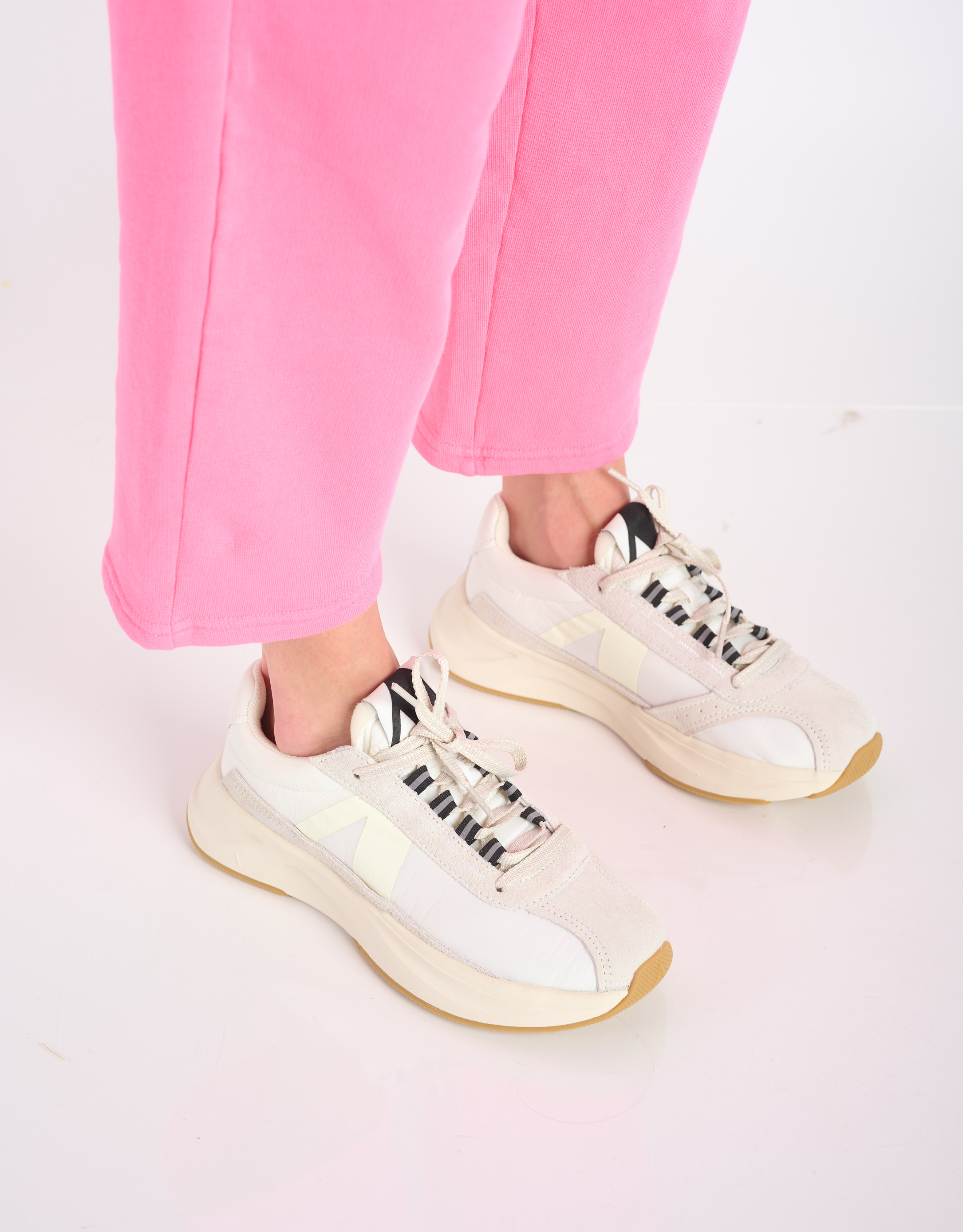 נעלי נשים - Arkk - סניקרס CITY FREE - לבן4