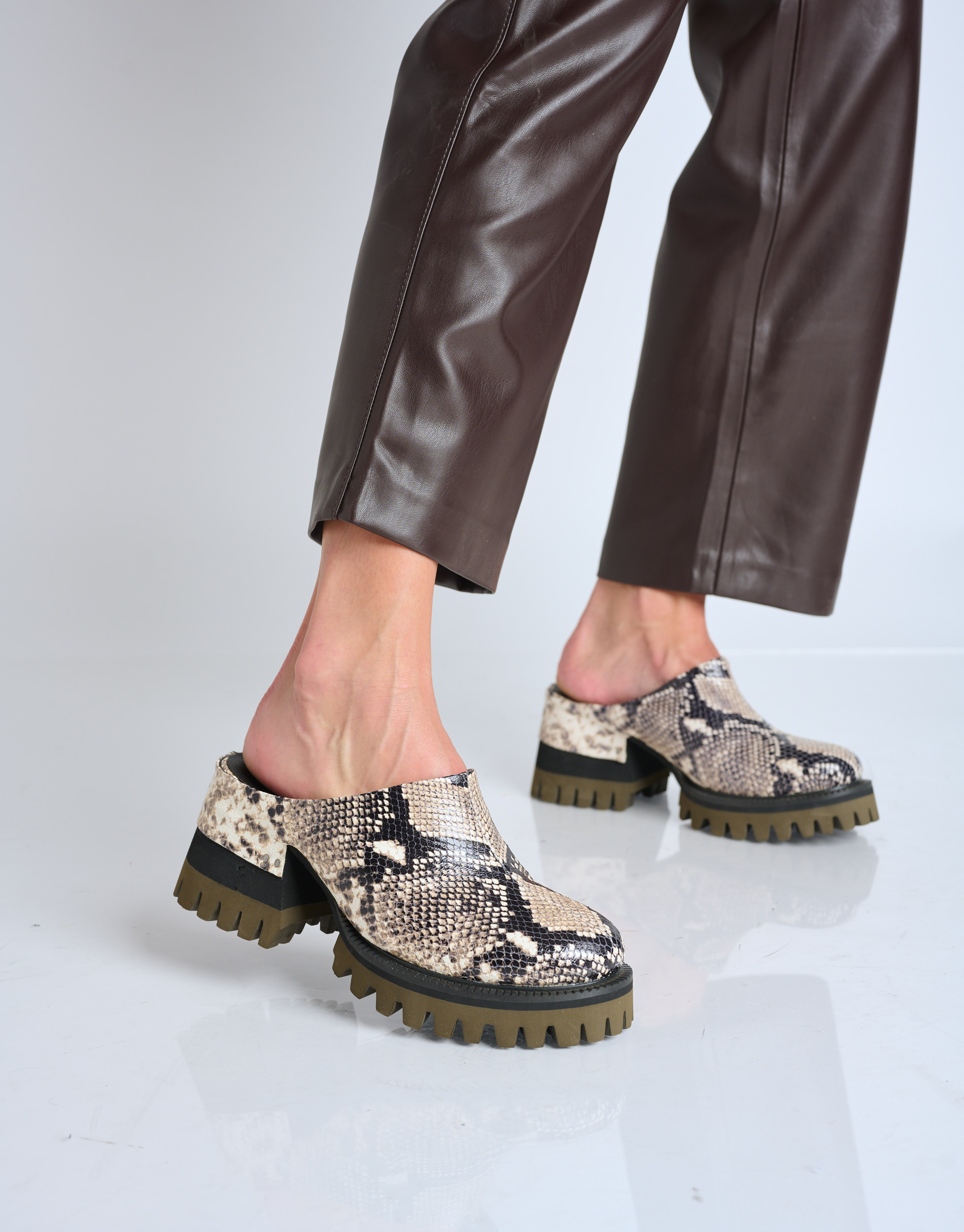 נעלי נשים - Yuko Imanishi - כפכפים עם עקב RYU - נחש4