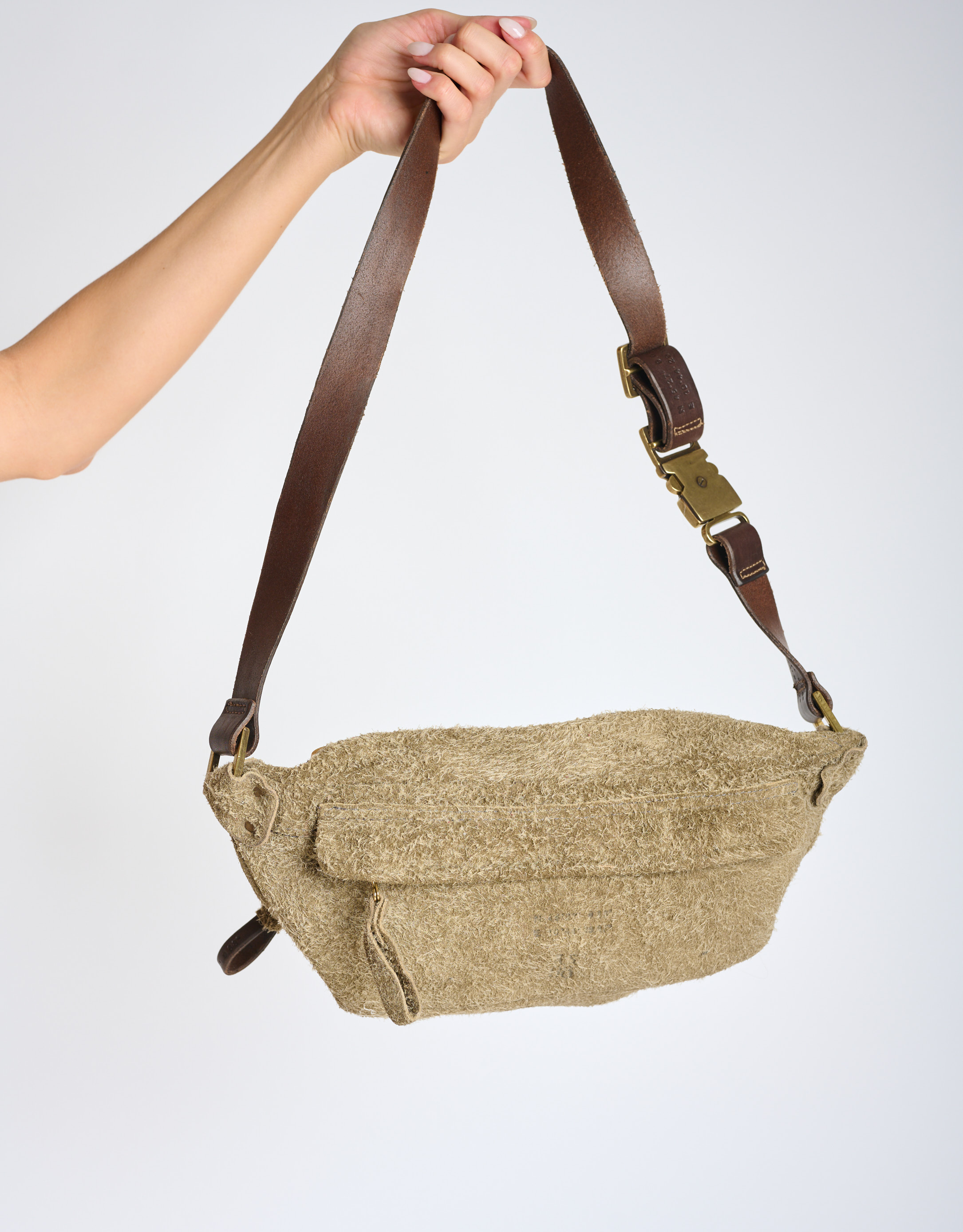 A.S. 98 - תיק פאוץ' CAPRI זמש מוברש - חום בהיר3