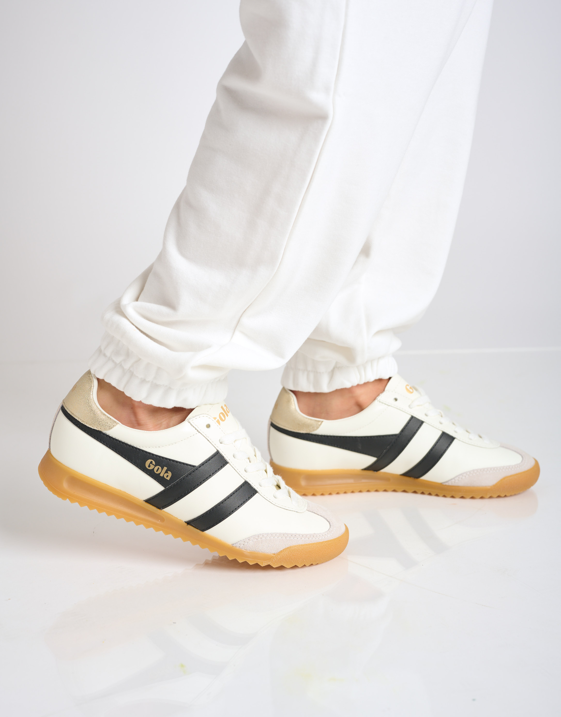 נעלי נשים - Gola - סניקרס עור TORPEDO - לבן   שחור2