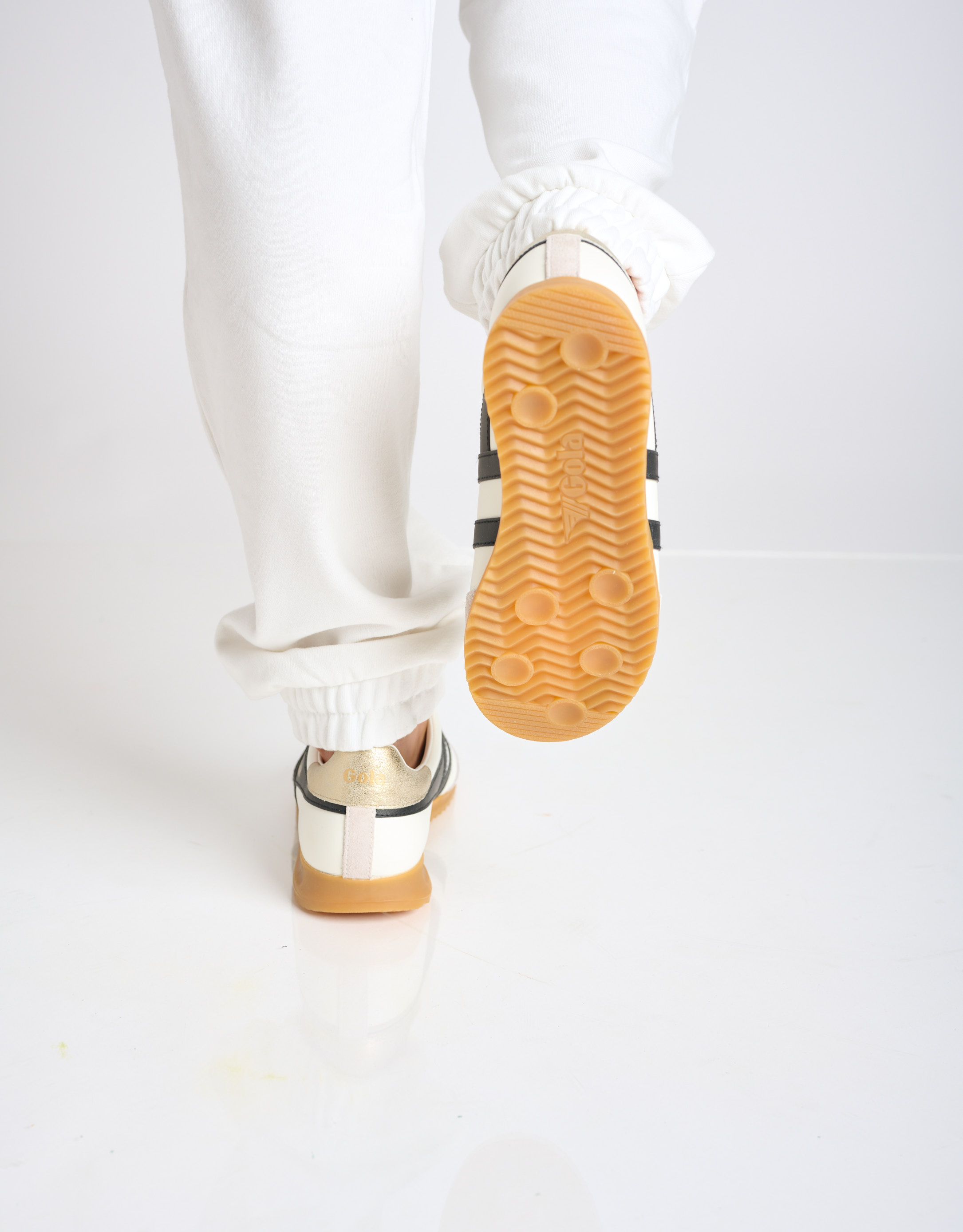 נעלי נשים - Gola - סניקרס עור TORPEDO - לבן   שחור4