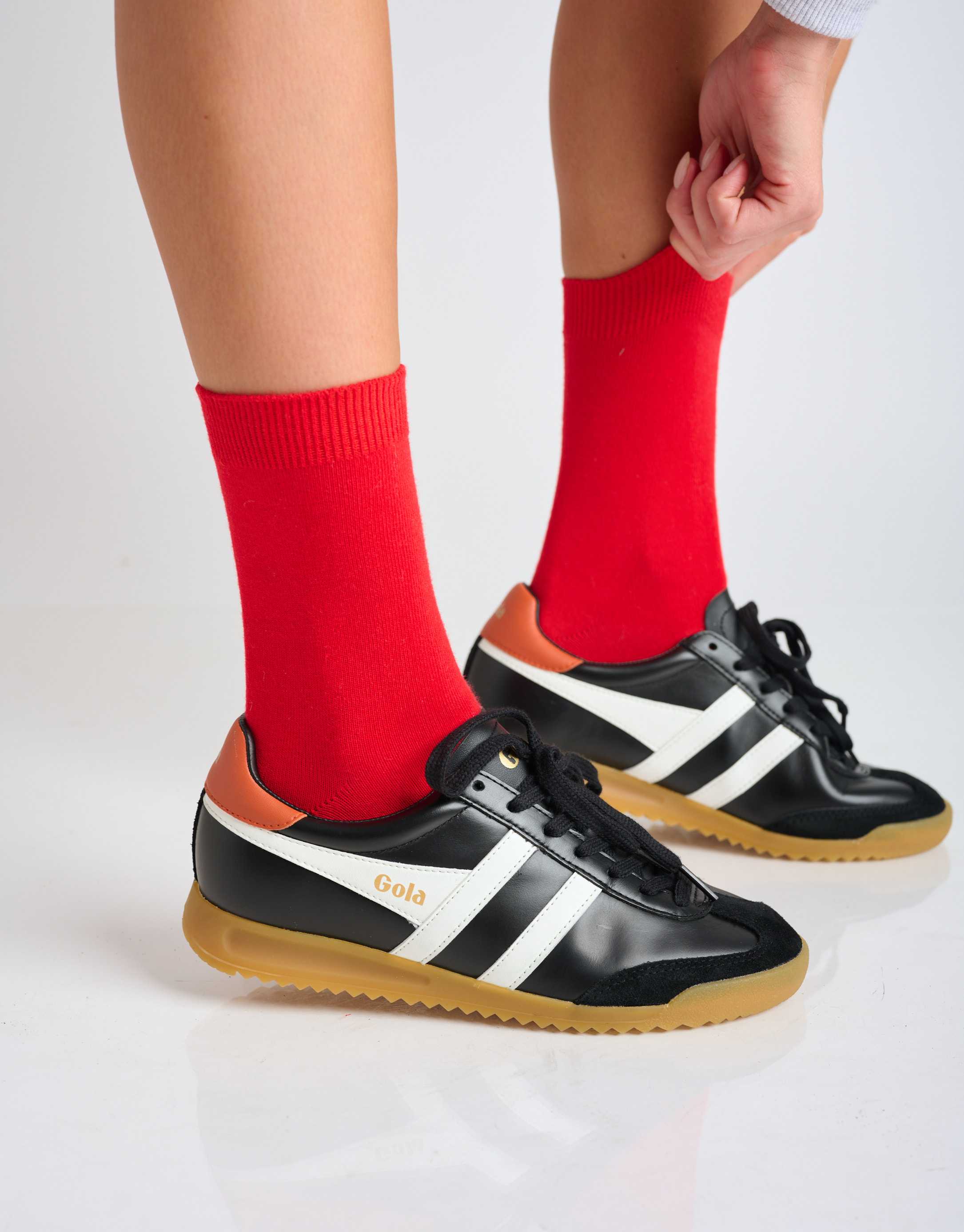 נעלי נשים - Gola - סניקרס עור TORPEDO - שחור לבן2