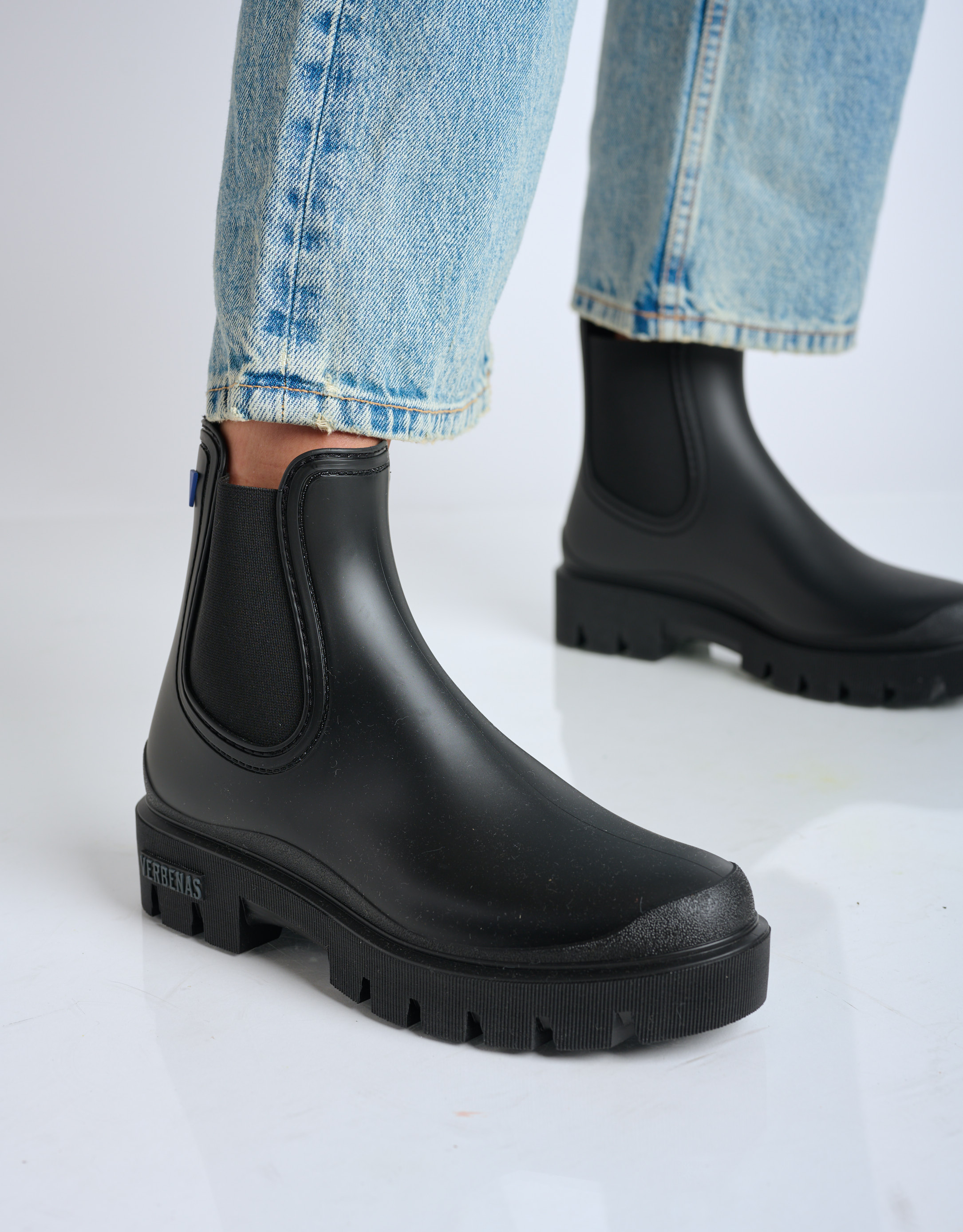 נעלי נשים - Verbenas - מגפוני צ'לסי מגומי MAE - שחור2