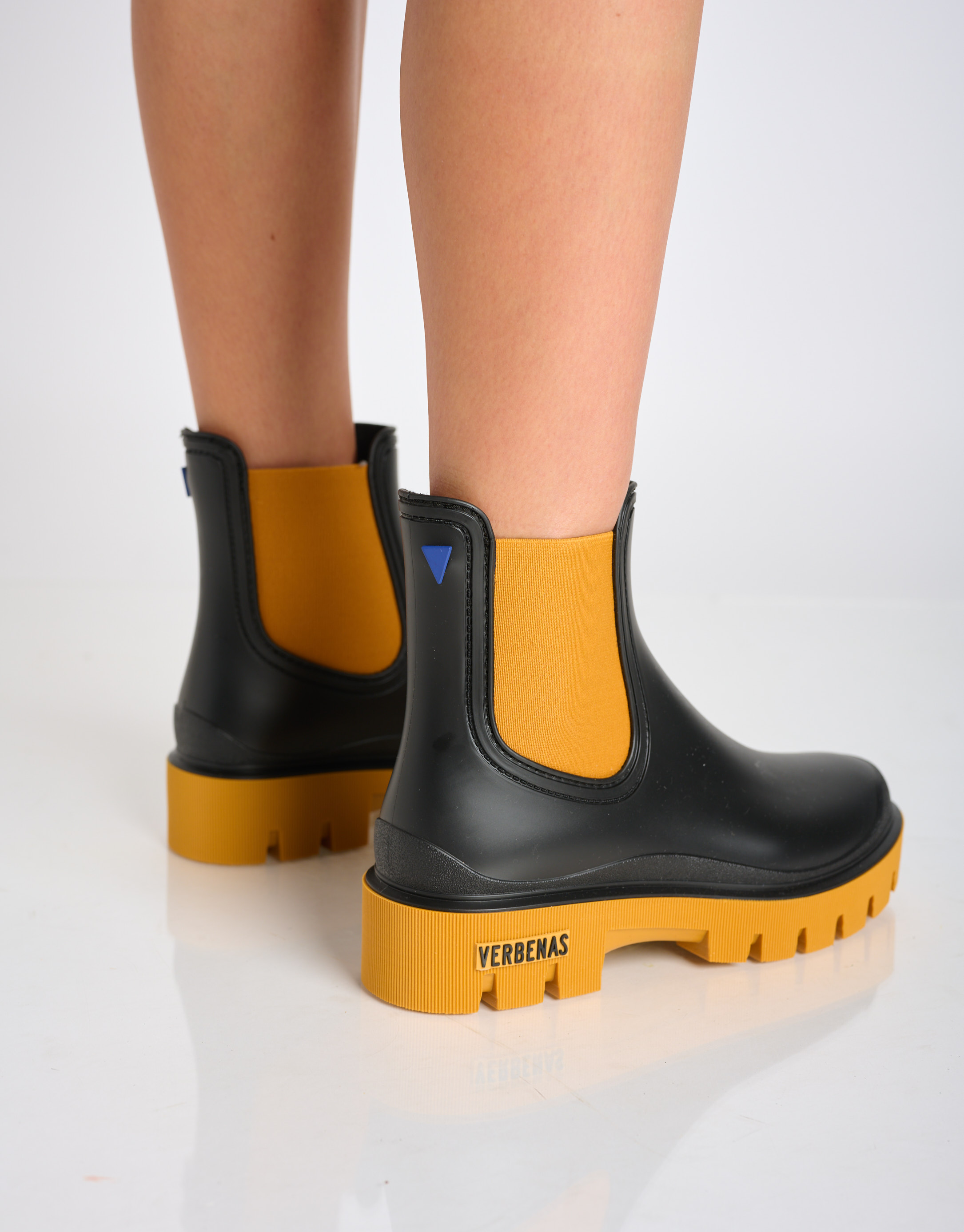 נעלי נשים - Verbenas - מגפוני צ'לסי מגומי MAE - שחור כתום4