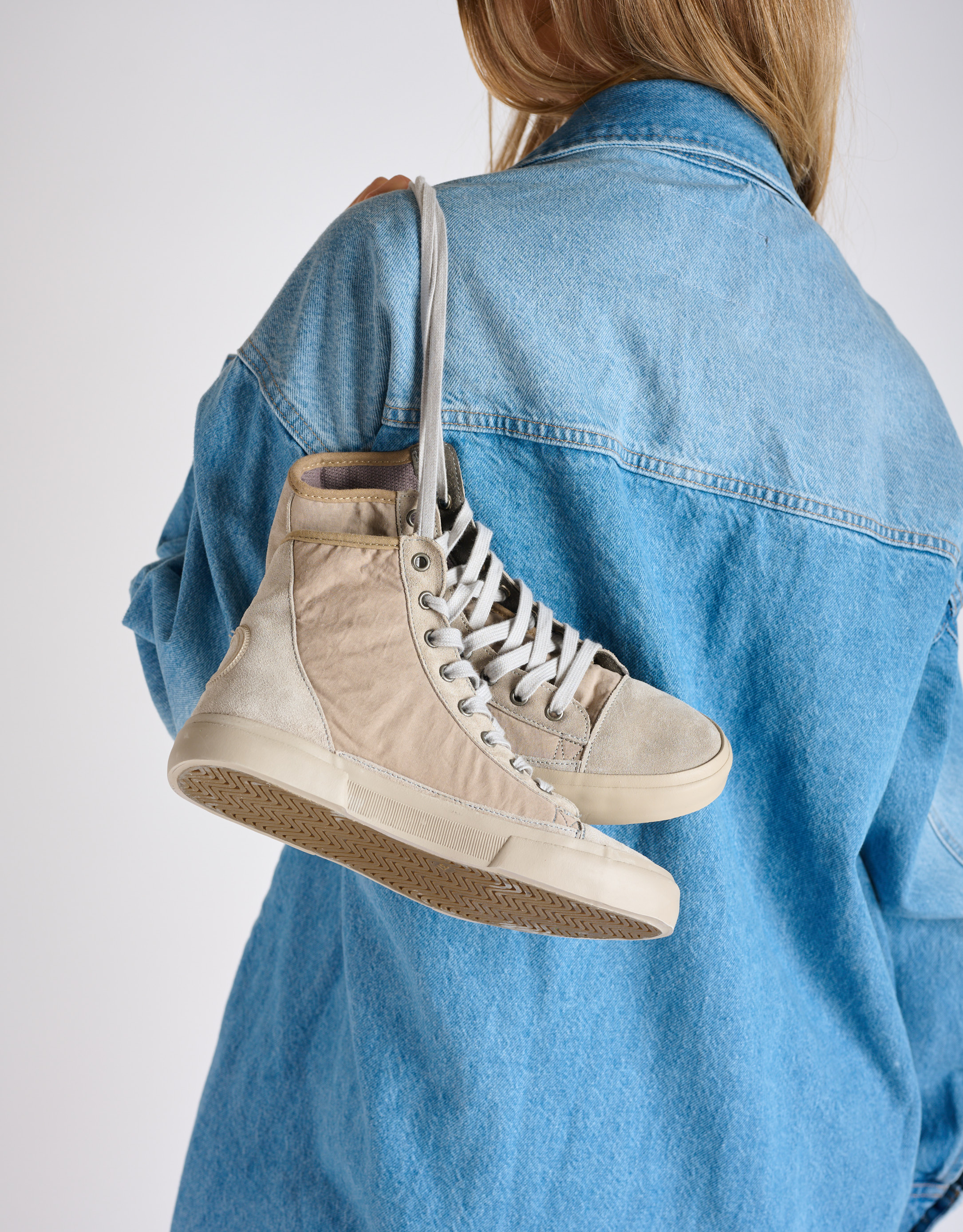 נעלי נשים - Aro - סניקרס גבוהות בד וזמש EMM - אפור בהיר2