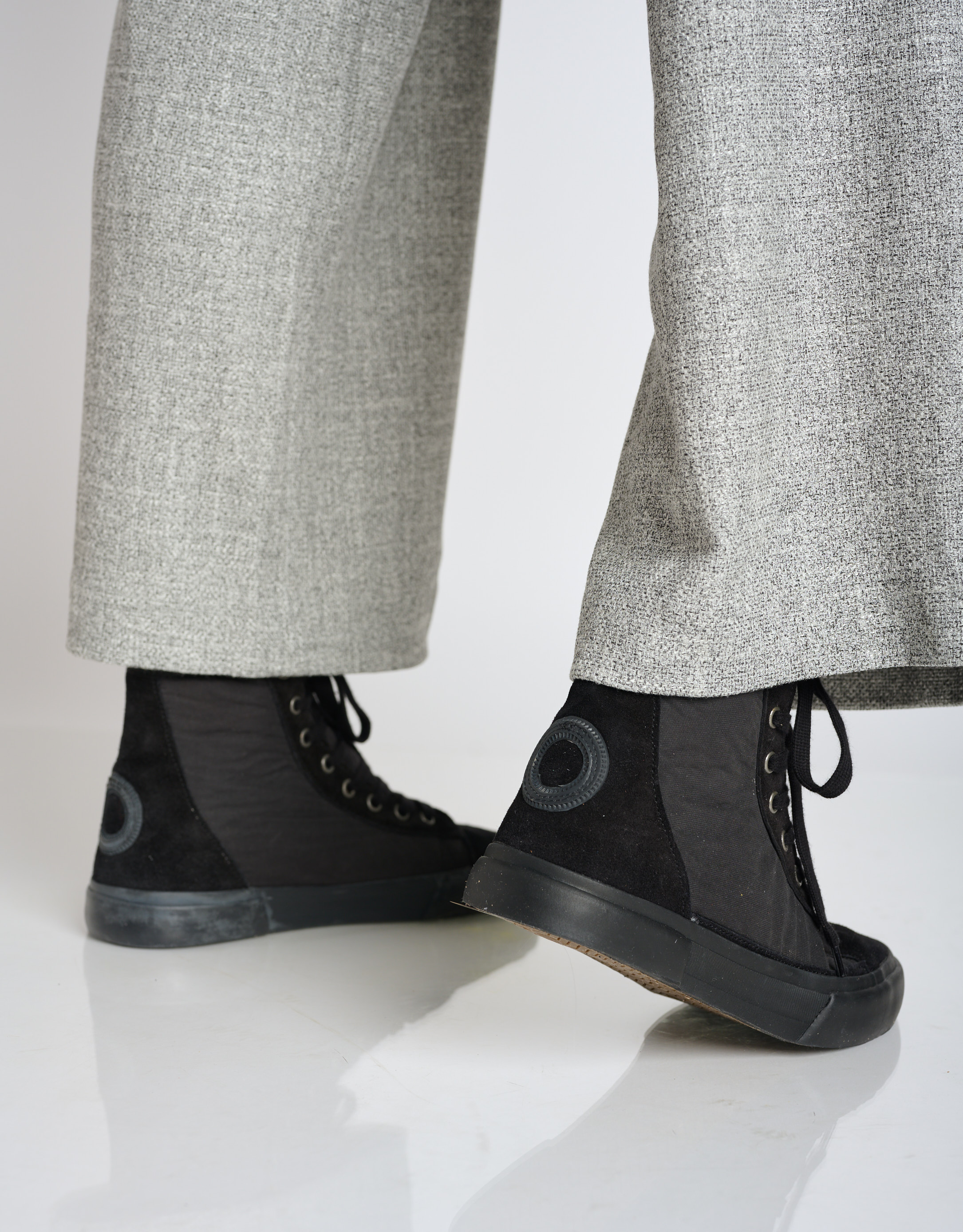 נעלי נשים - Aro - סניקרס גבוהות בד וזמש EMM - שחור4