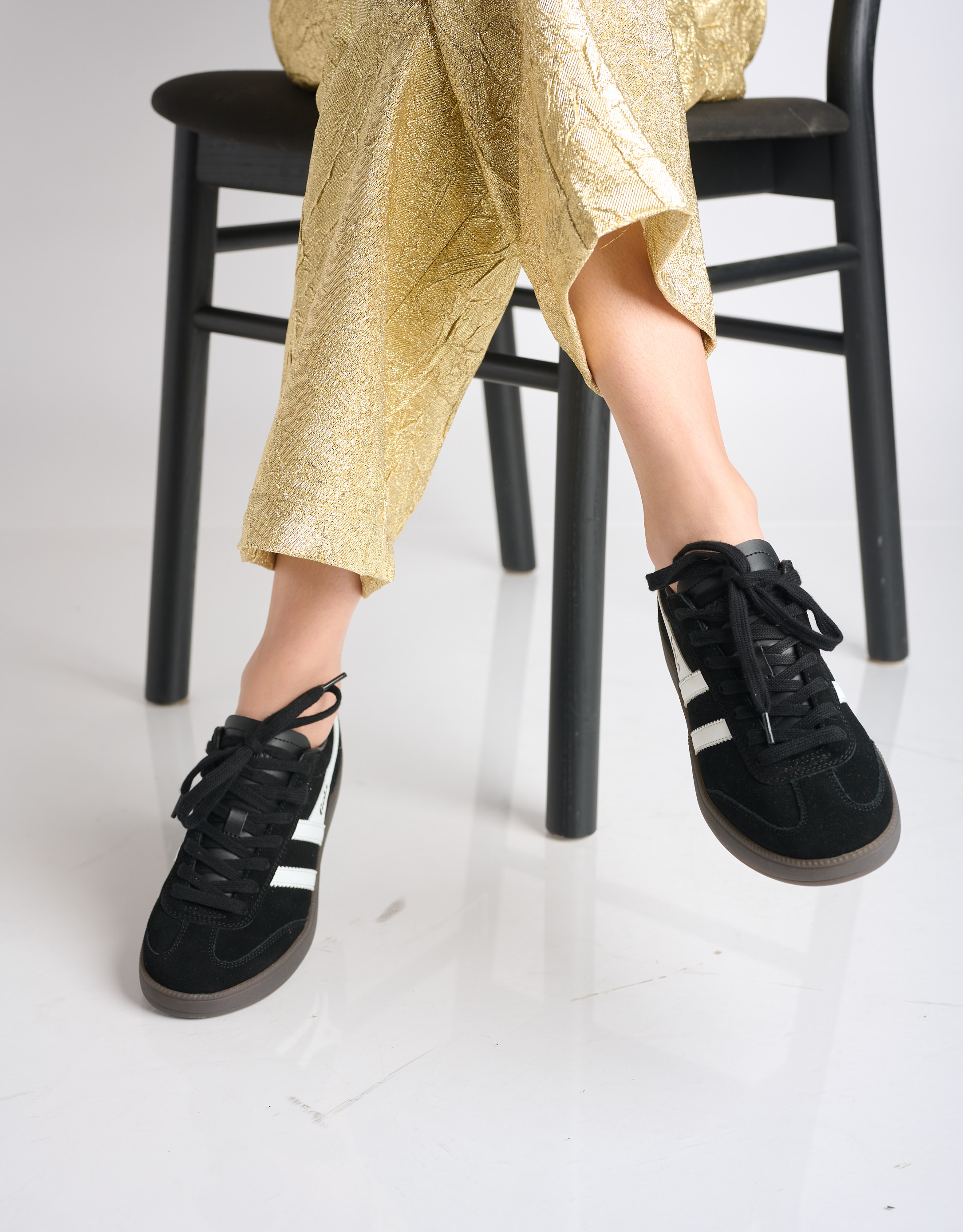 נעלי נשים - Gola - סניקרס עור VIPER - שחור לבן3