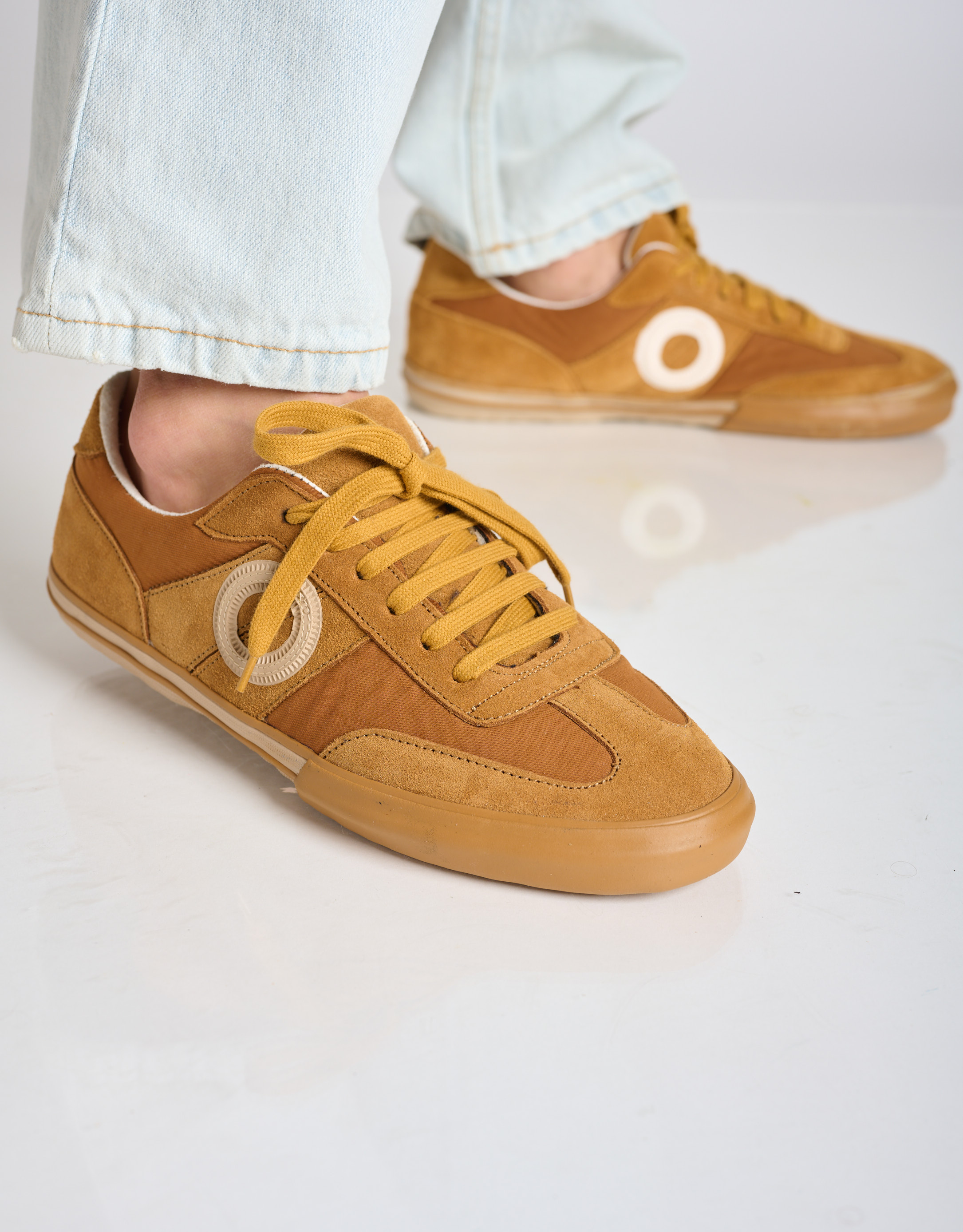 נעלי גברים - Aro - סניקרס בד וזמש POL - קאמל2