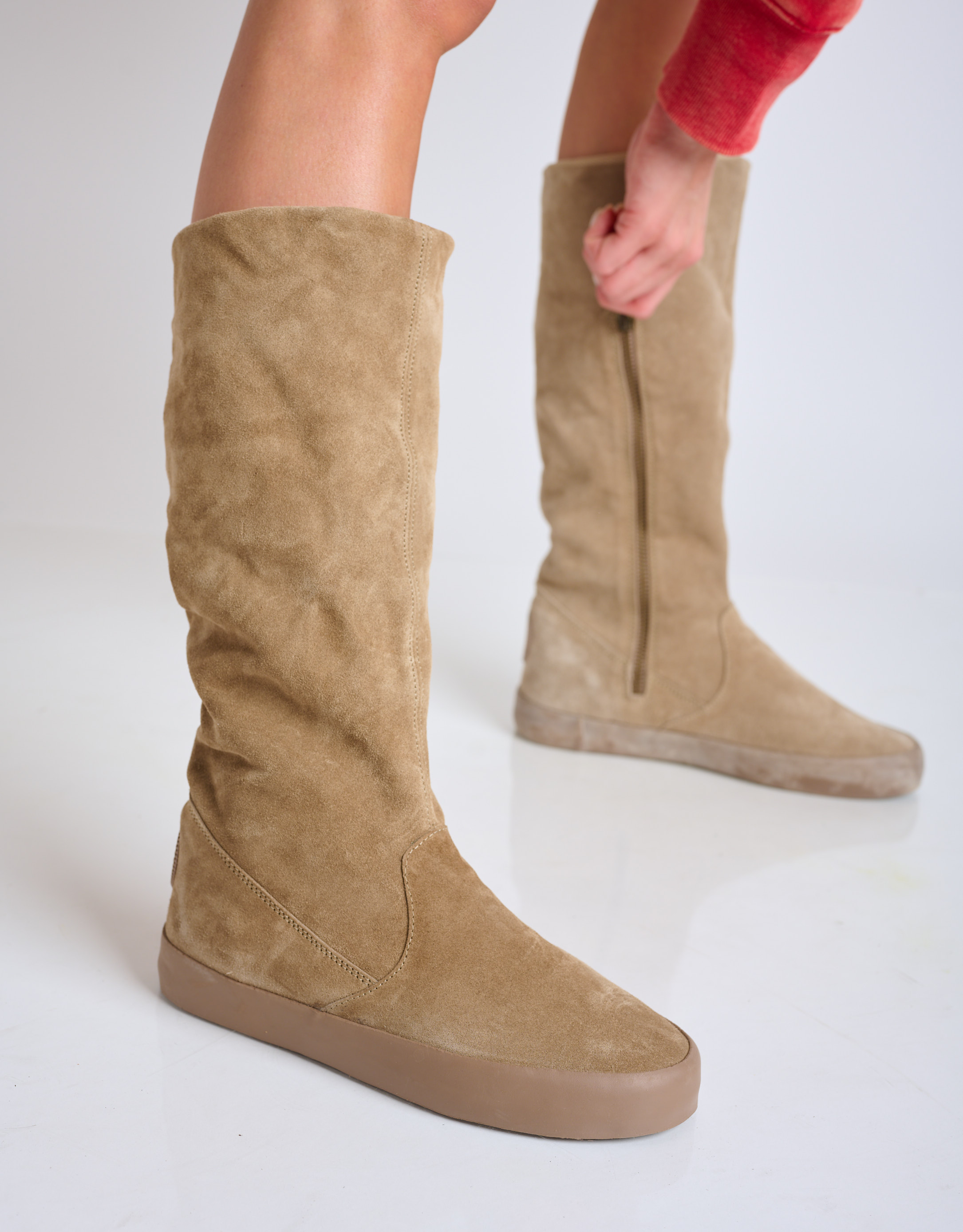 נעלי נשים - Aro - מגפי זמש גבוהים UMA - חום בהיר3