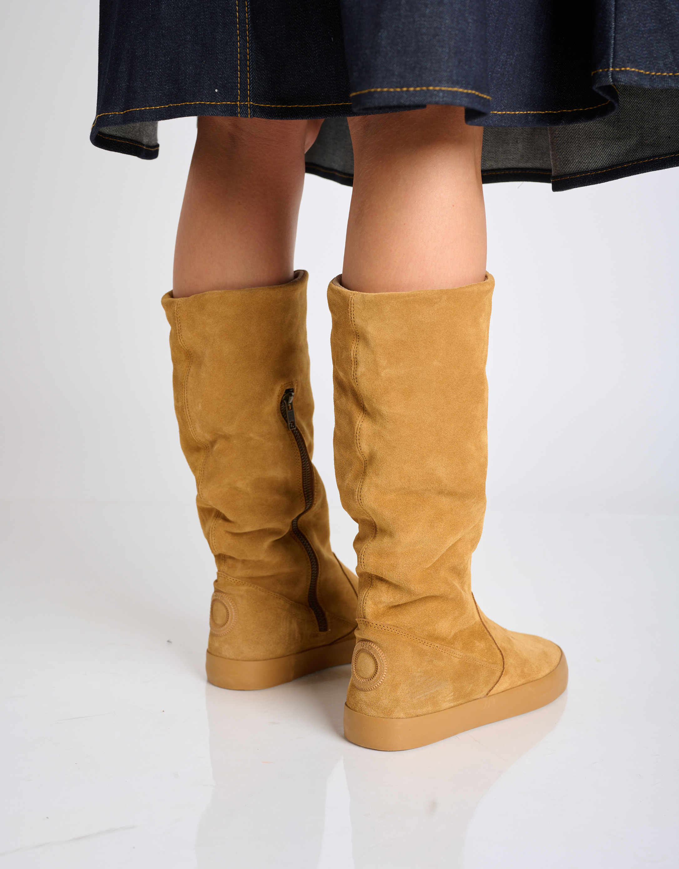 נעלי נשים - Aro - מגפי זמש גבוהים UMA - קאמל4