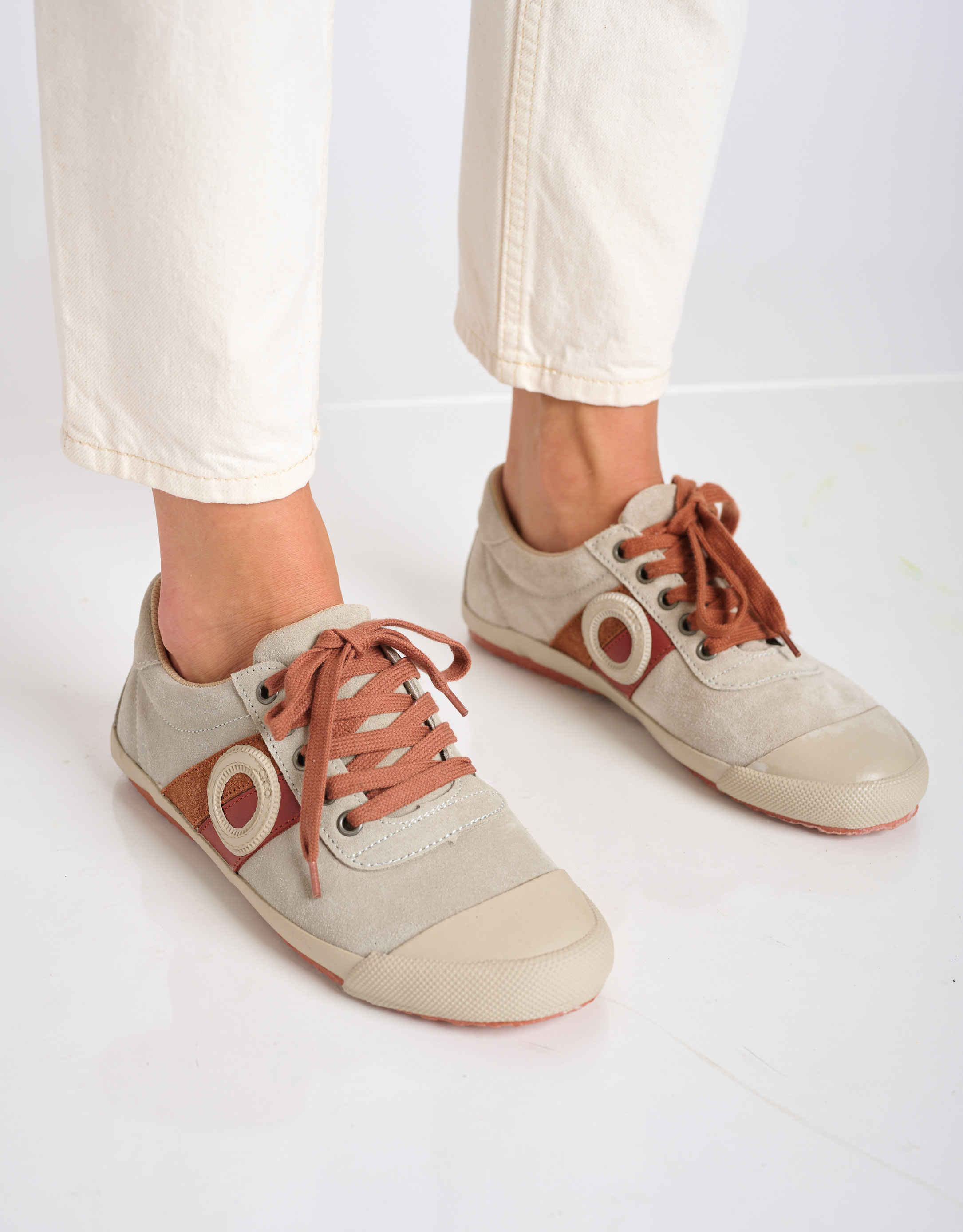 נעלי נשים - Aro - סניקרס זמש RAY - אבן2