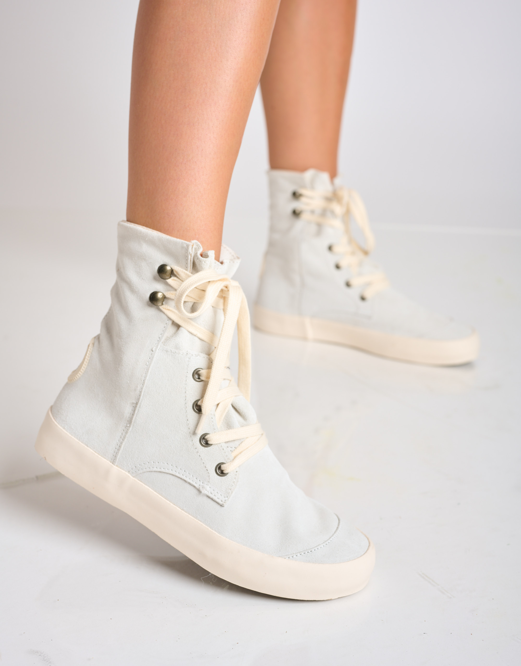 נעלי נשים - Aro - מגפונים עם שרוכים UMA - לבן3