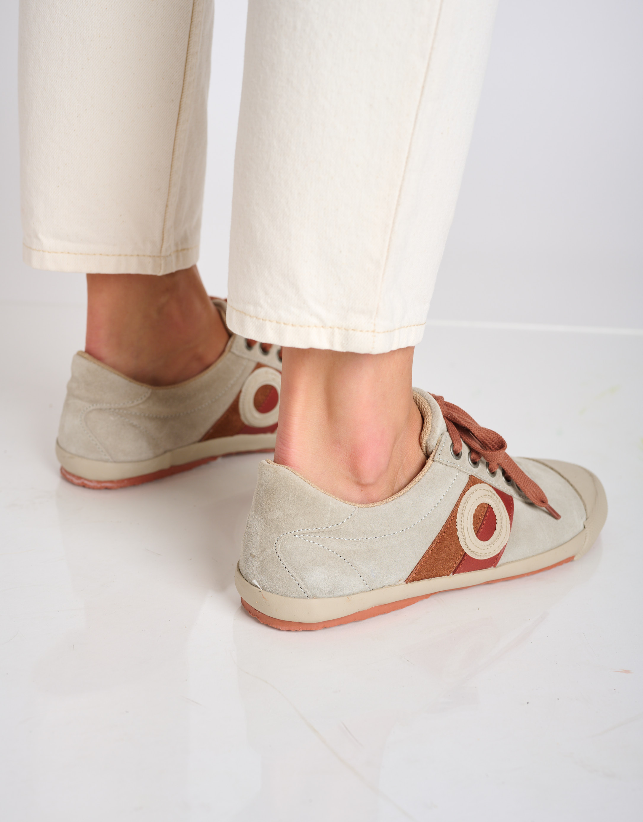 נעלי נשים - Aro - סניקרס זמש RAY - אבן4