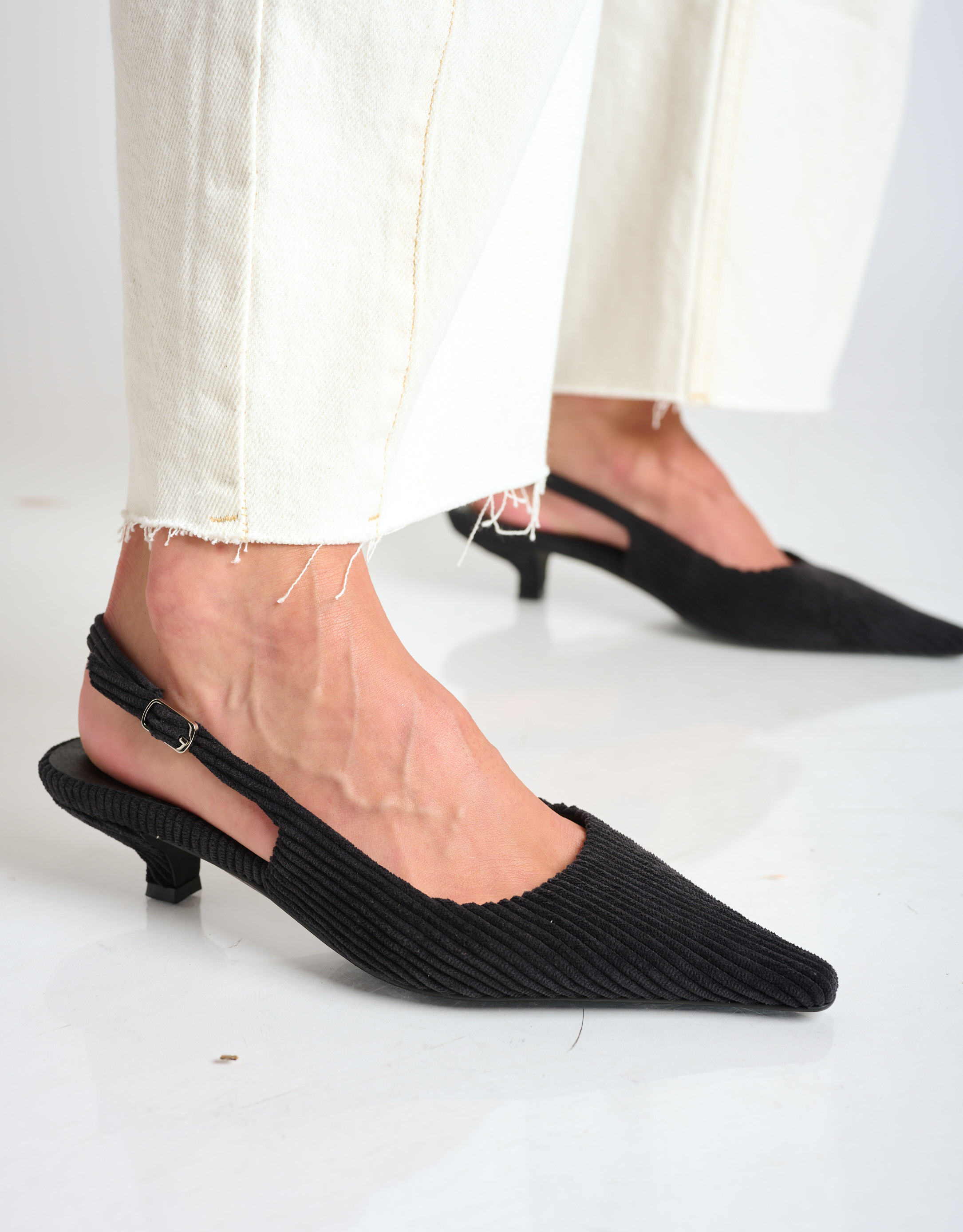 נעלי נשים - Jeffrey Campbell - נעלי סירה ALORA - שחור2