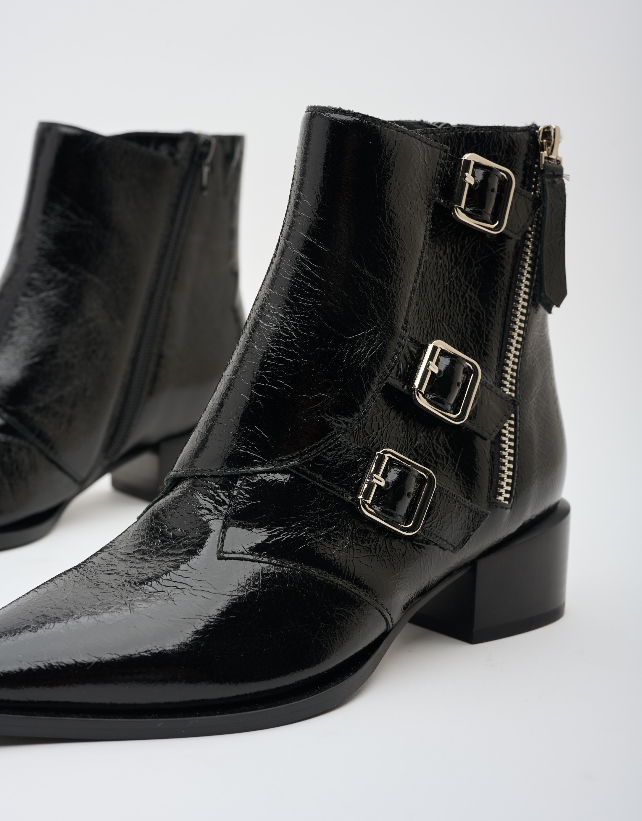 נעלי נשים - Jeffrey Campbell - מגפוני עור DUCKI - שחור מיוחד2