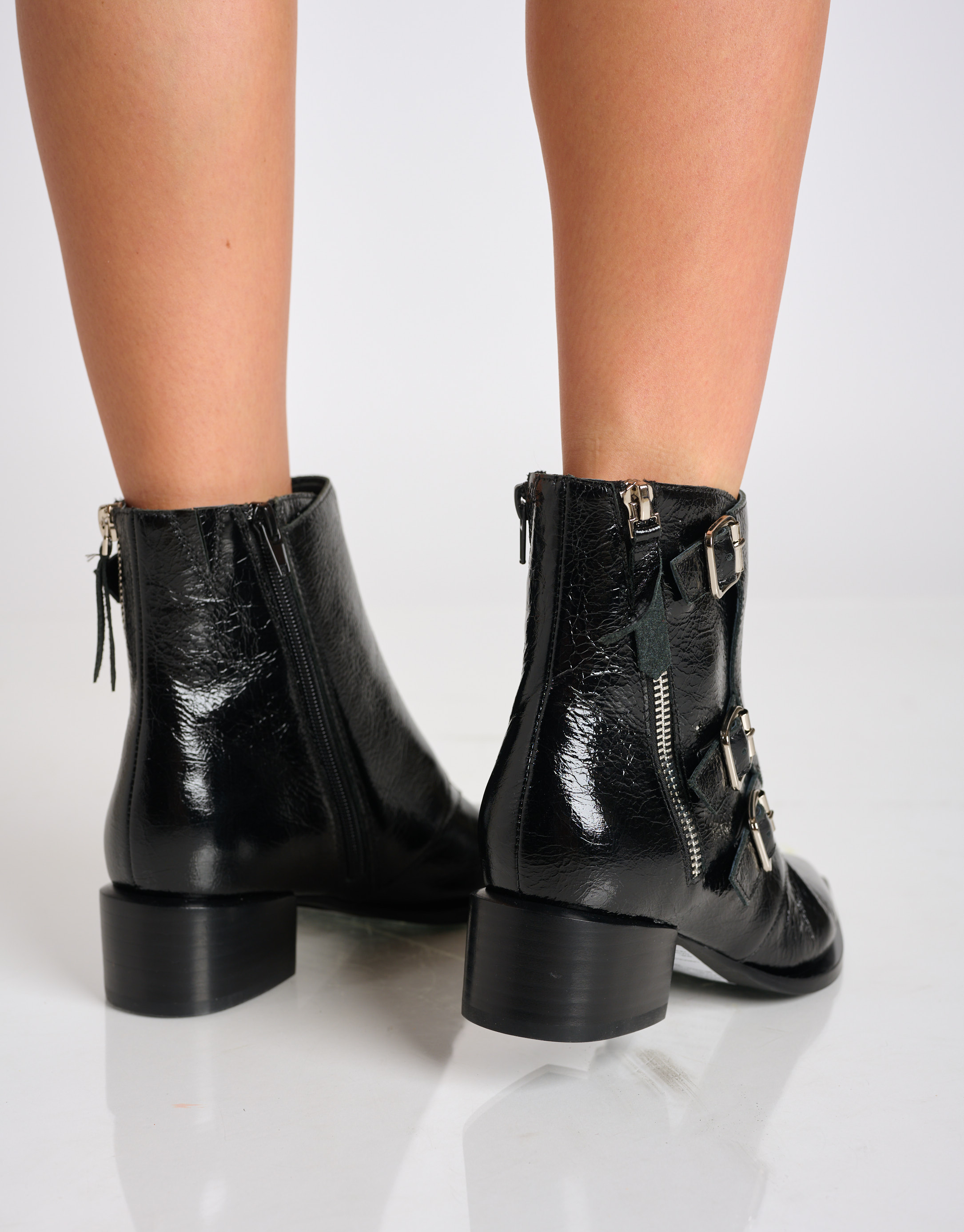 נעלי נשים - Jeffrey Campbell - מגפוני עור DUCKI - שחור מיוחד4