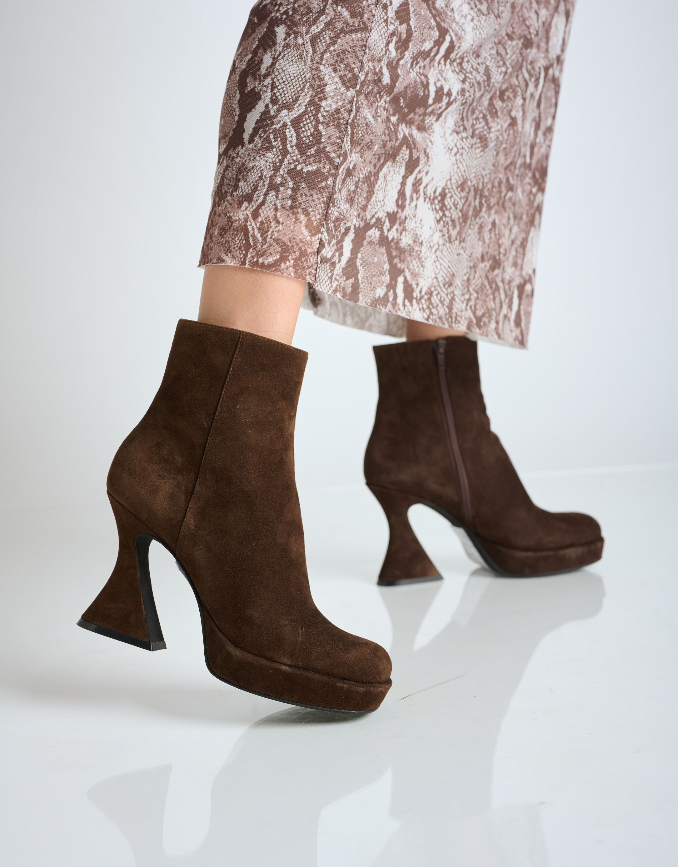 נעלי נשים - Jeffrey Campbell - מגפוני עקב HUMANITY - חום4