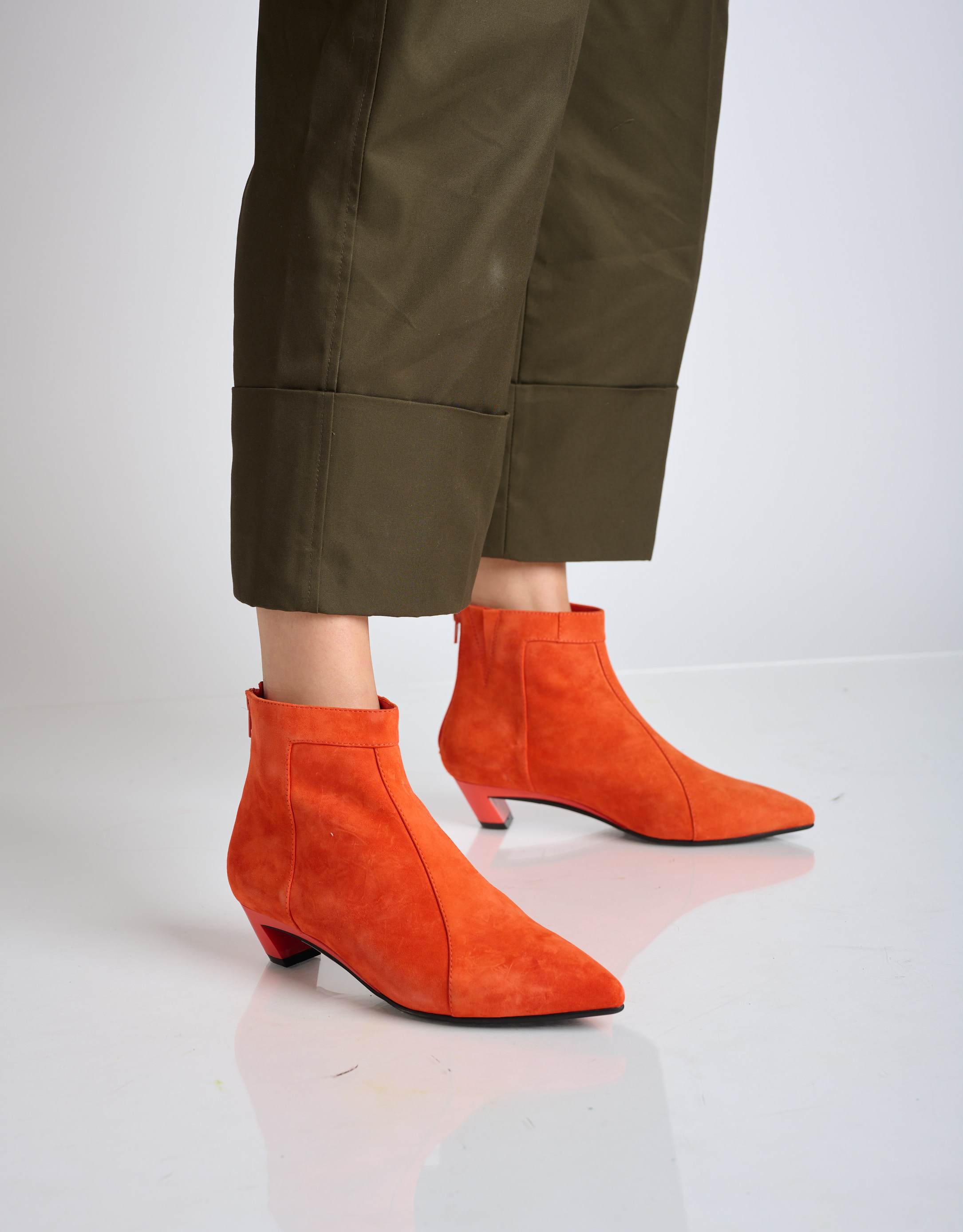 נעלי נשים - Jeffrey Campbell - מגפוני זמש MISTRESS - כתום2