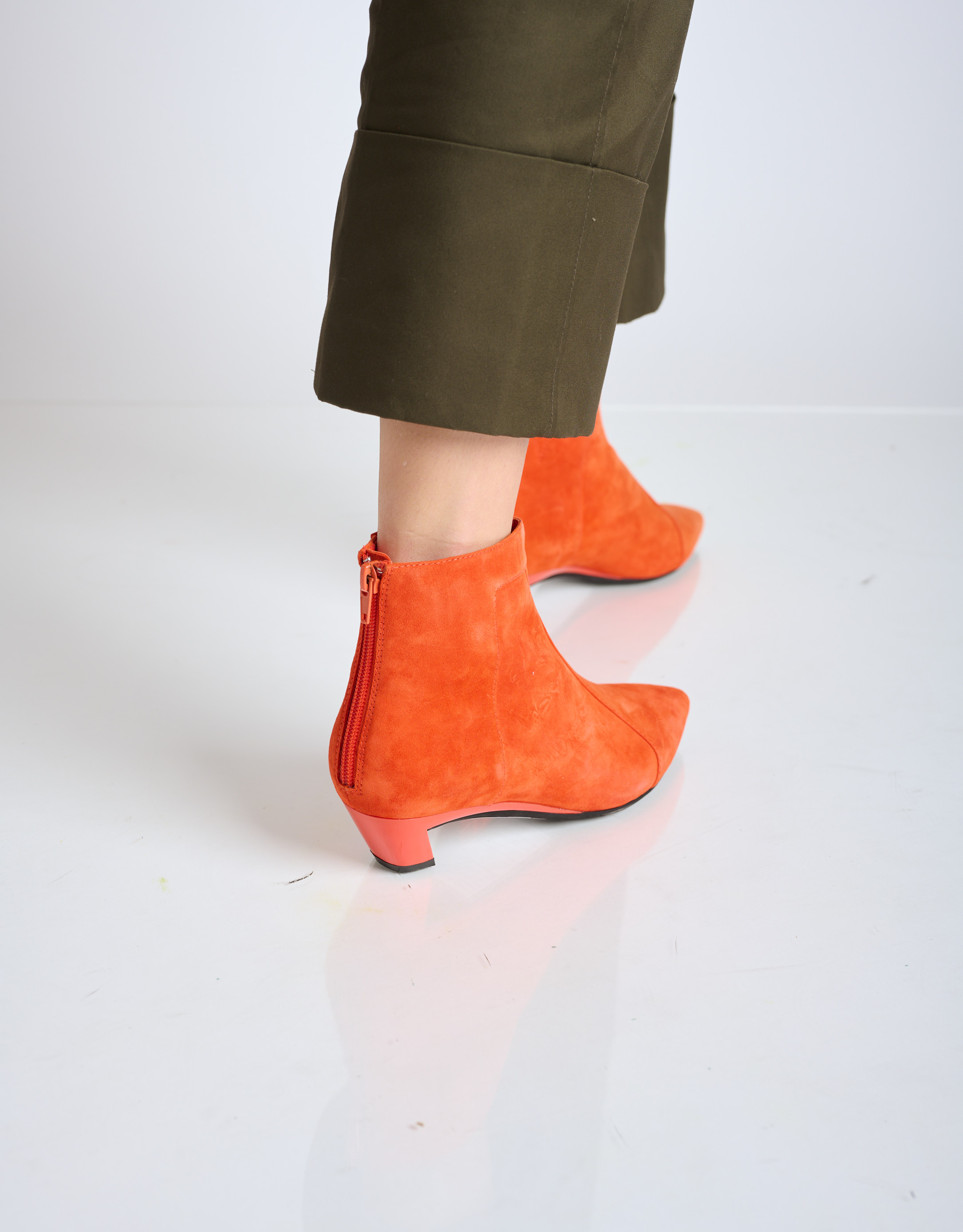 נעלי נשים - Jeffrey Campbell - מגפוני זמש MISTRESS - כתום3