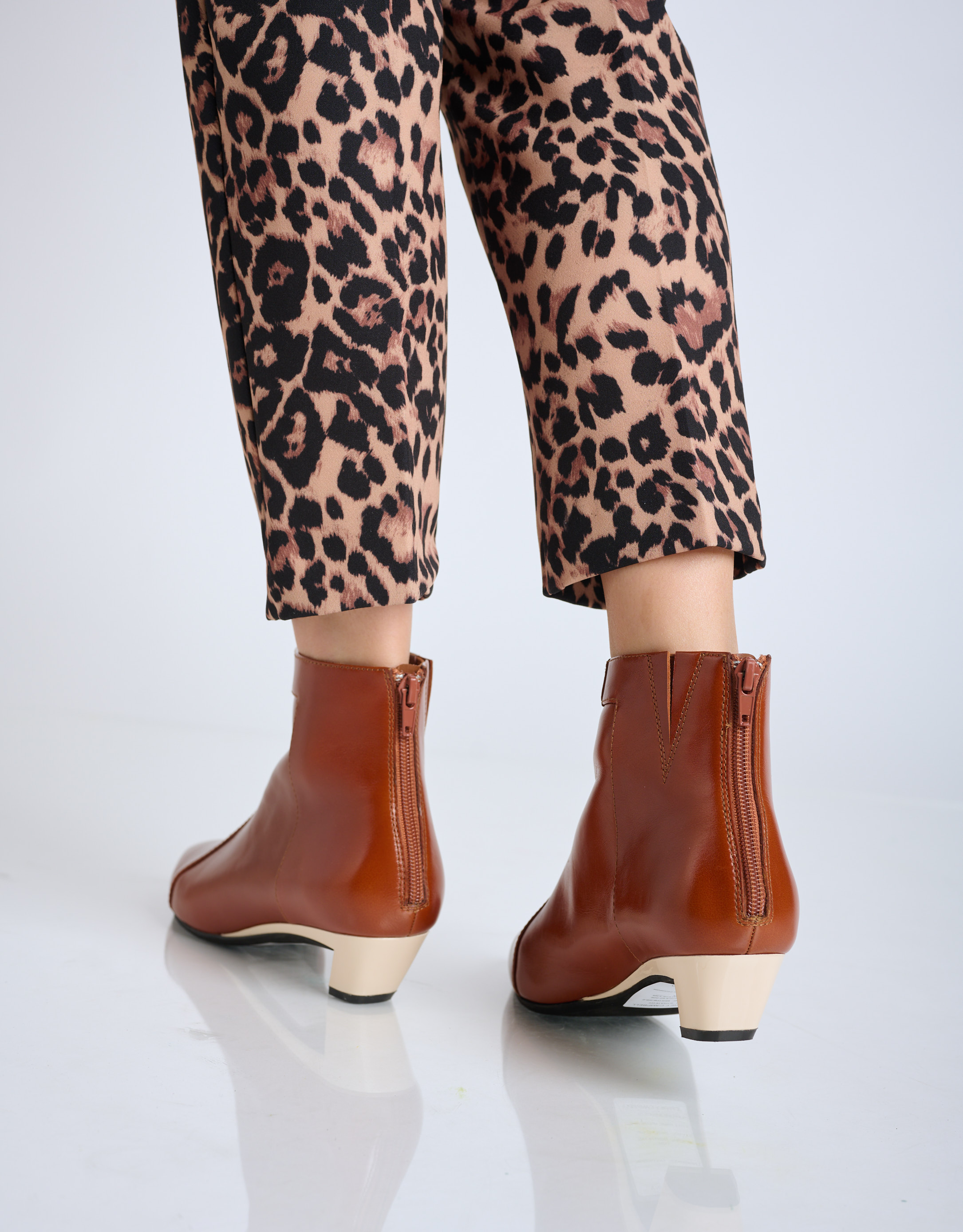 נעלי נשים - Jeffrey Campbell - מגפוני עור MISTRESS - חום3