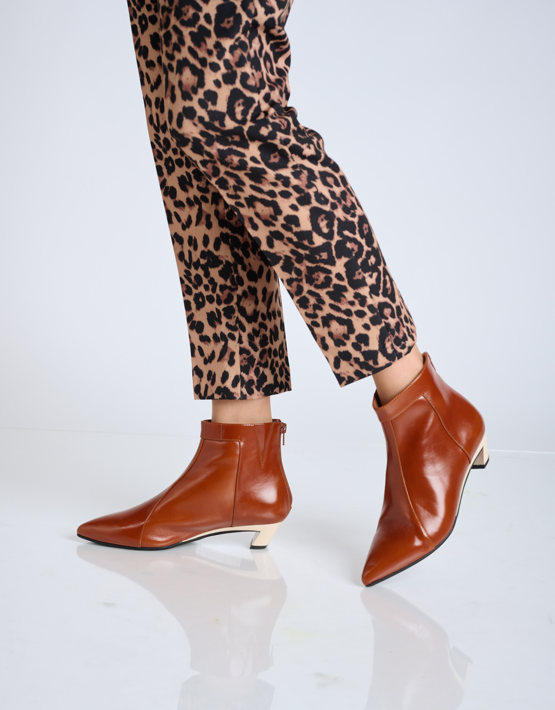 נעלי נשים - Jeffrey Campbell - מגפוני עור MISTRESS - חום4