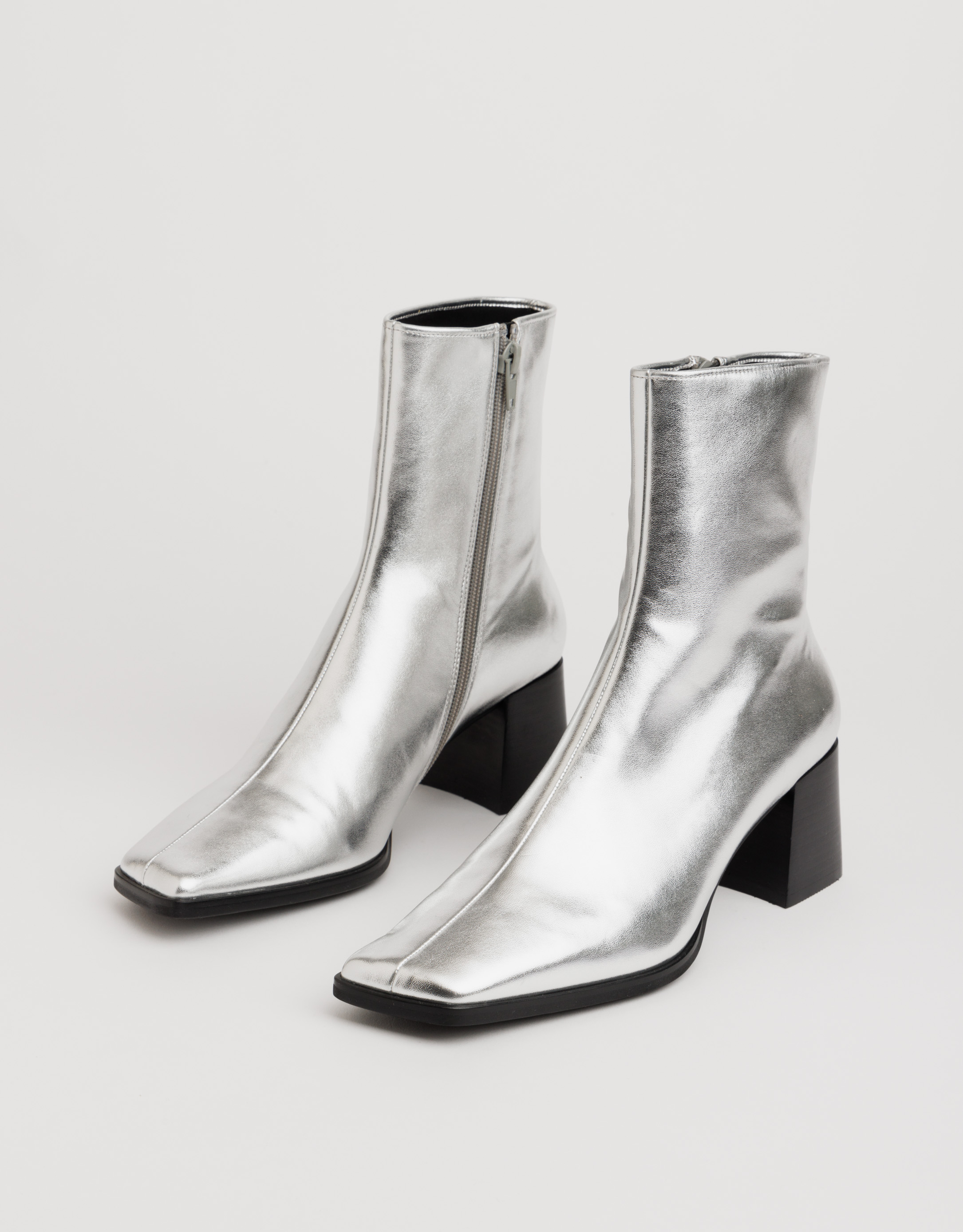 נעלי נשים - Jeffrey Campbell - מגפונים SLIQUE - כסף4