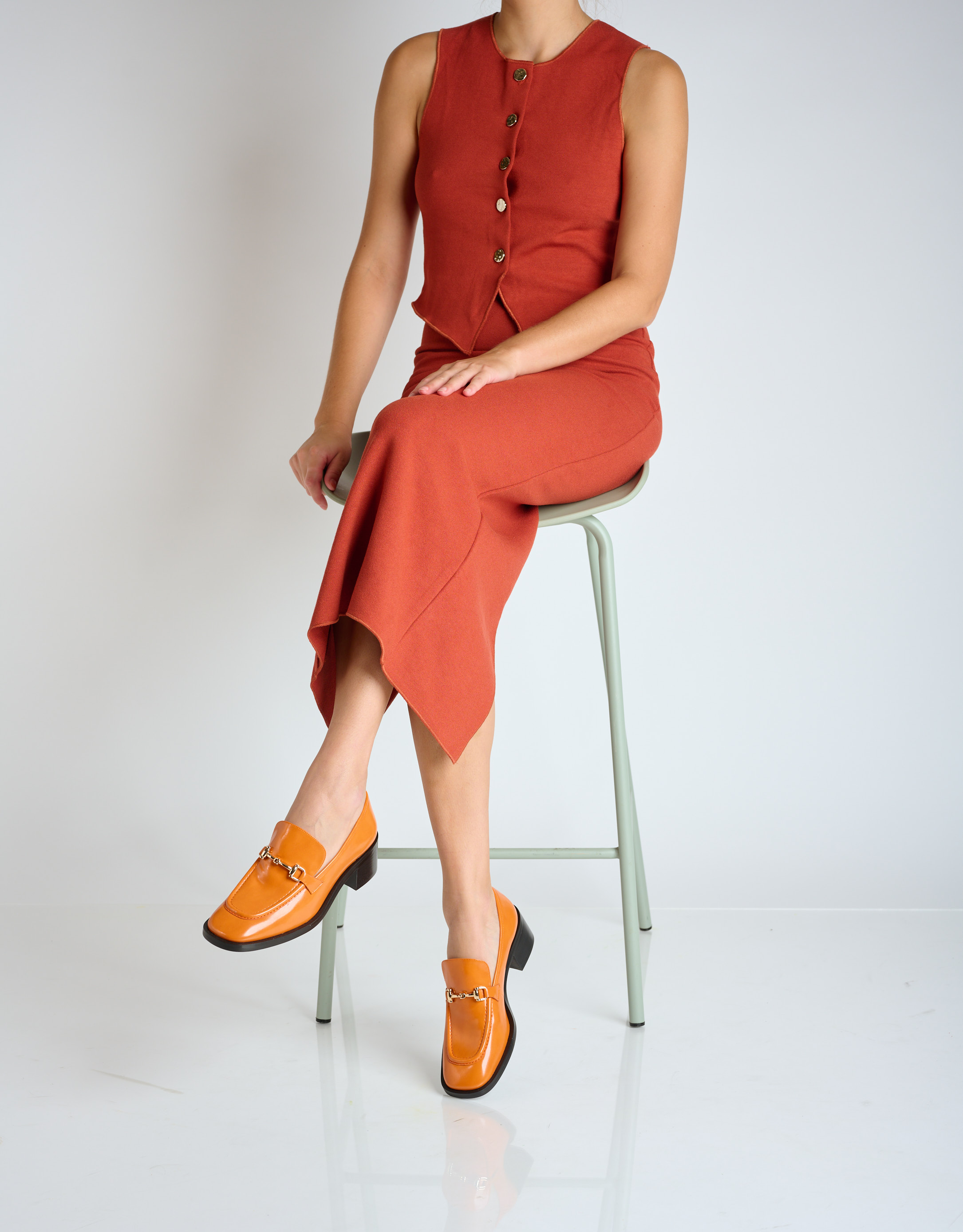 נעלי נשים - Jeffrey Campbell - מוקסינים עם עקב REID - כתום2