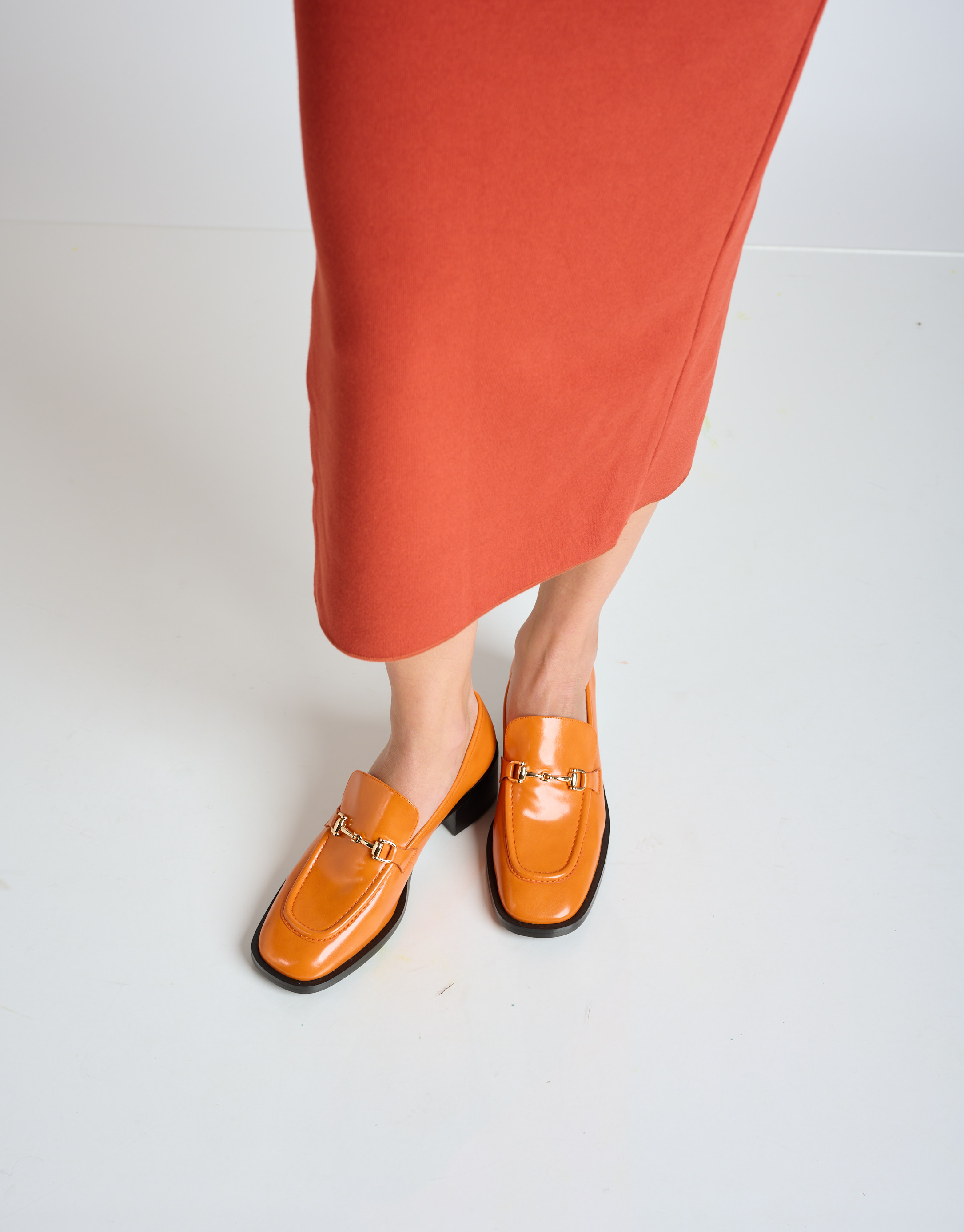 נעלי נשים - Jeffrey Campbell - מוקסינים עם עקב REID - כתום3