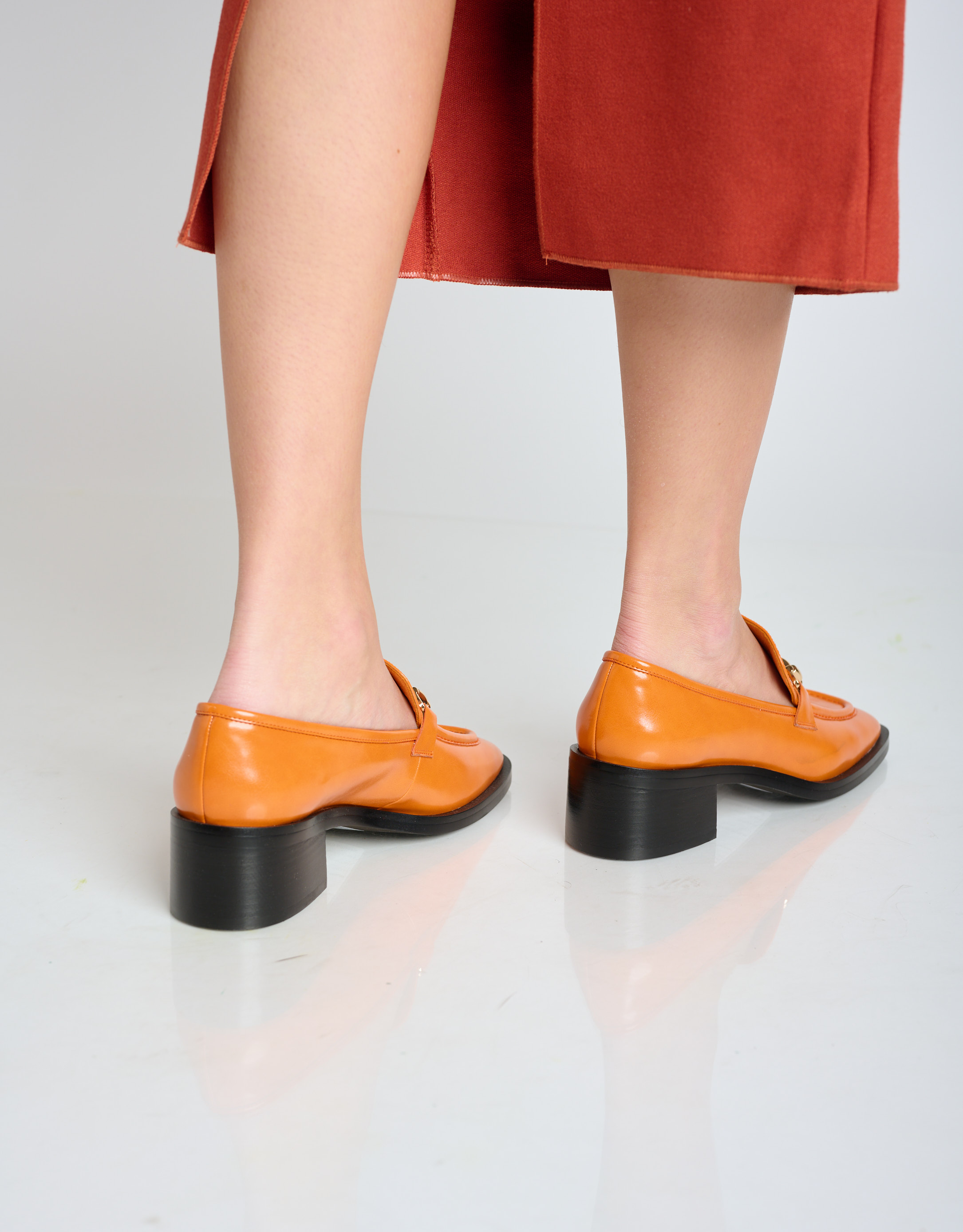 נעלי נשים - Jeffrey Campbell - מוקסינים עם עקב REID - כתום4