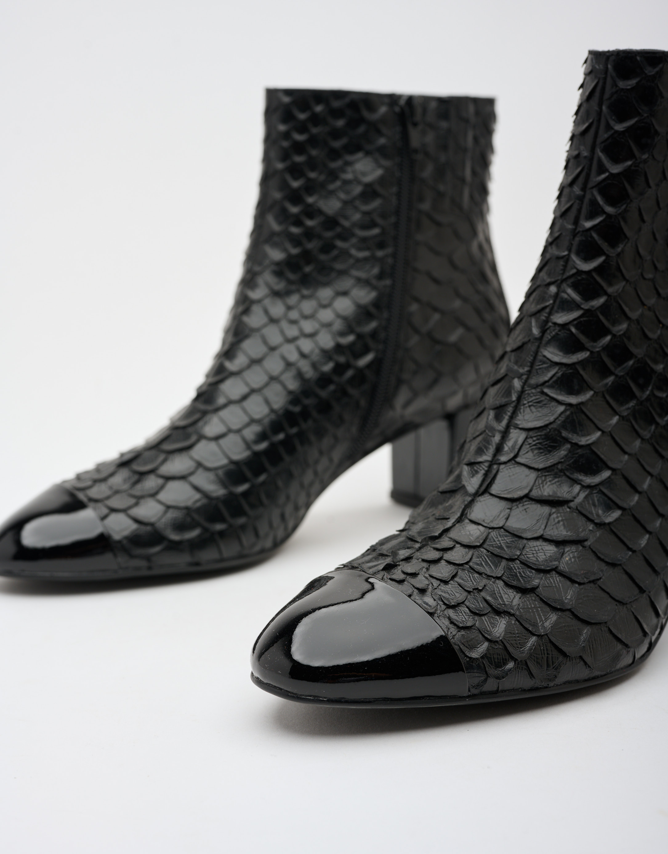 נעלי נשים - Jeffrey Campbell - מגפונים עם עקב TOWARDS - שחור נחש2