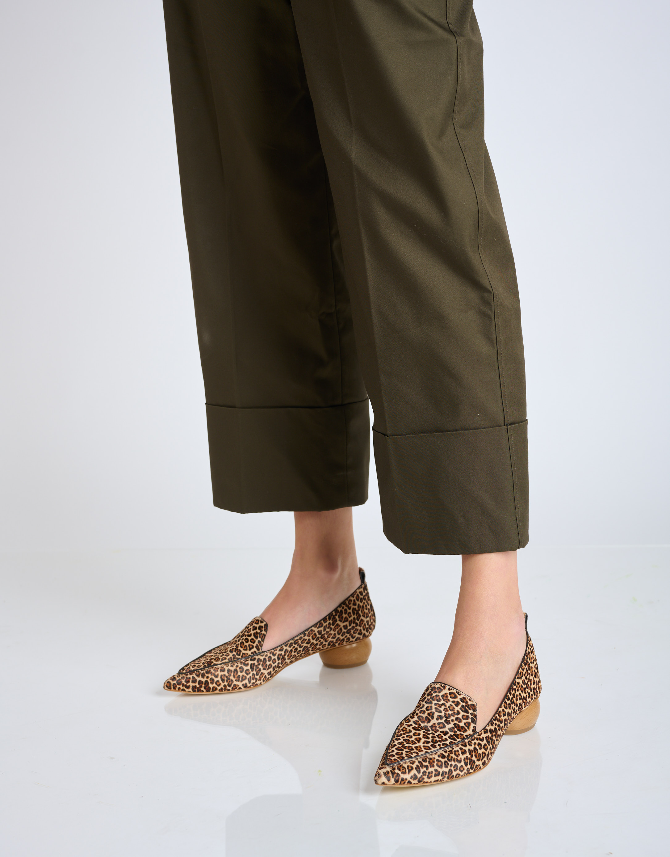 נעלי נשים - Jeffrey Campbell - נעלי סירה VIONA עם הדפס - נמר1