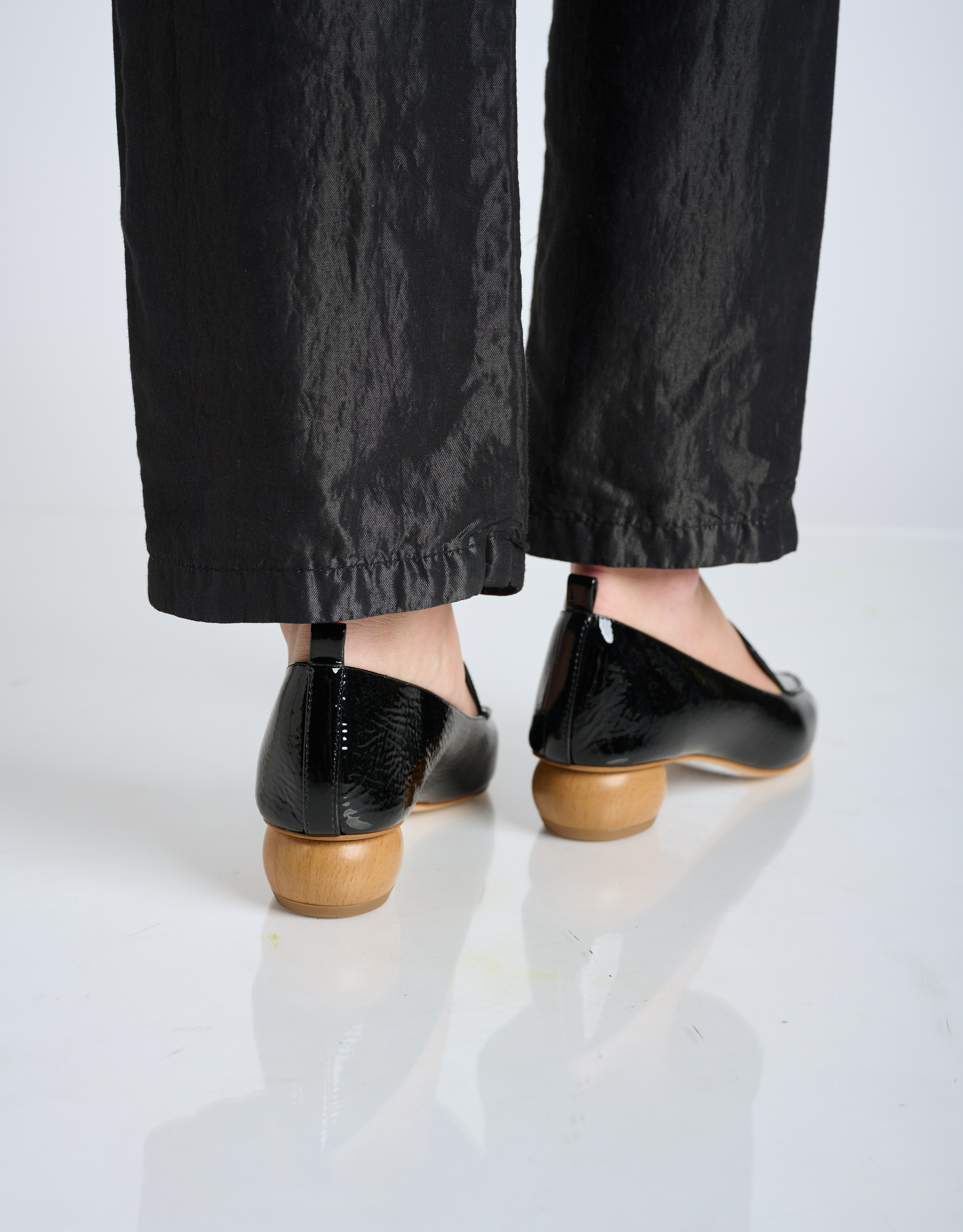 נעלי נשים - Jeffrey Campbell - נעלי סירה VIONA לק - שחור2