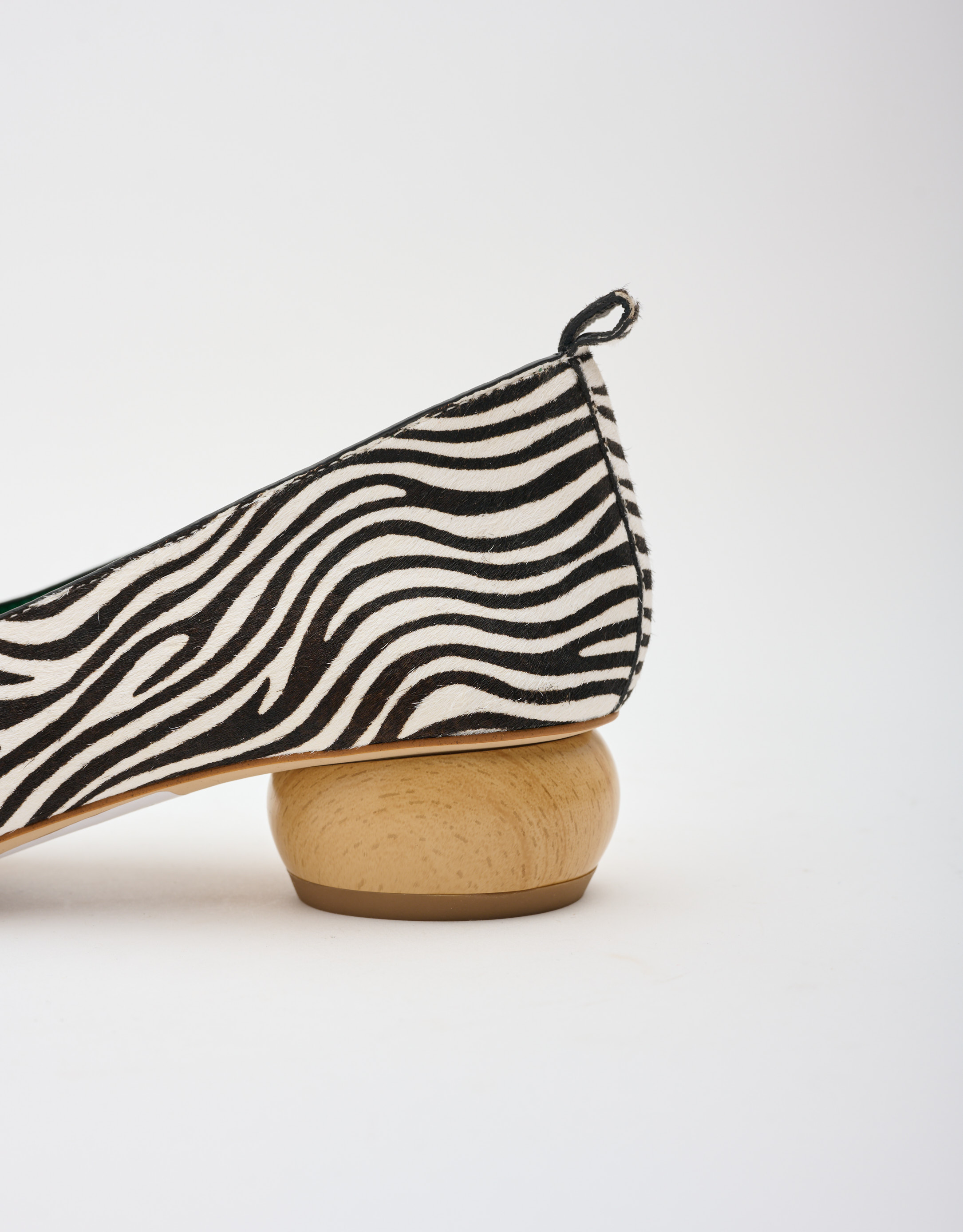 נעלי נשים - Jeffrey Campbell - נעלי סירה VIONA עם הדפס - זברה4