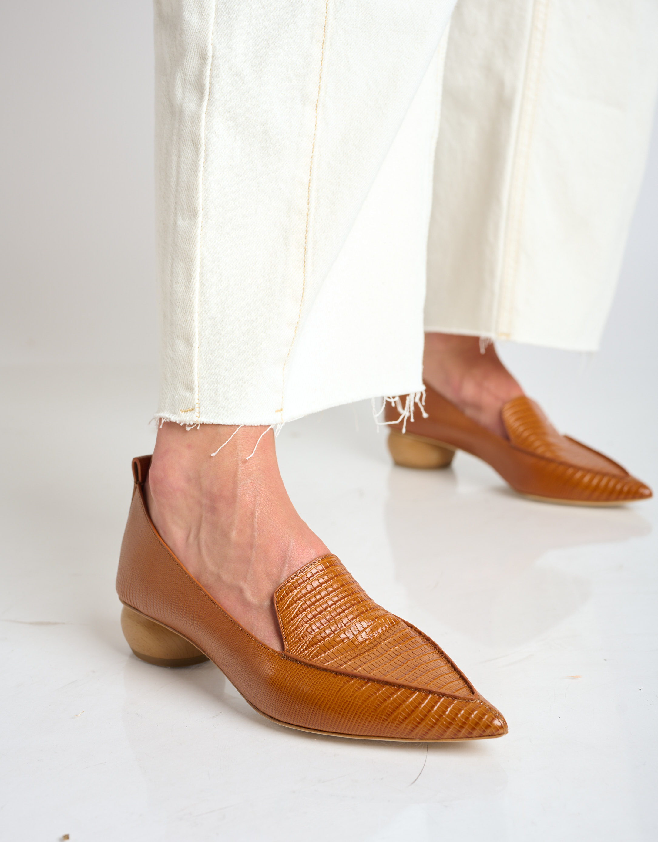 נעלי נשים - Jeffrey Campbell - נעלי סירה VIONA - קאמל2