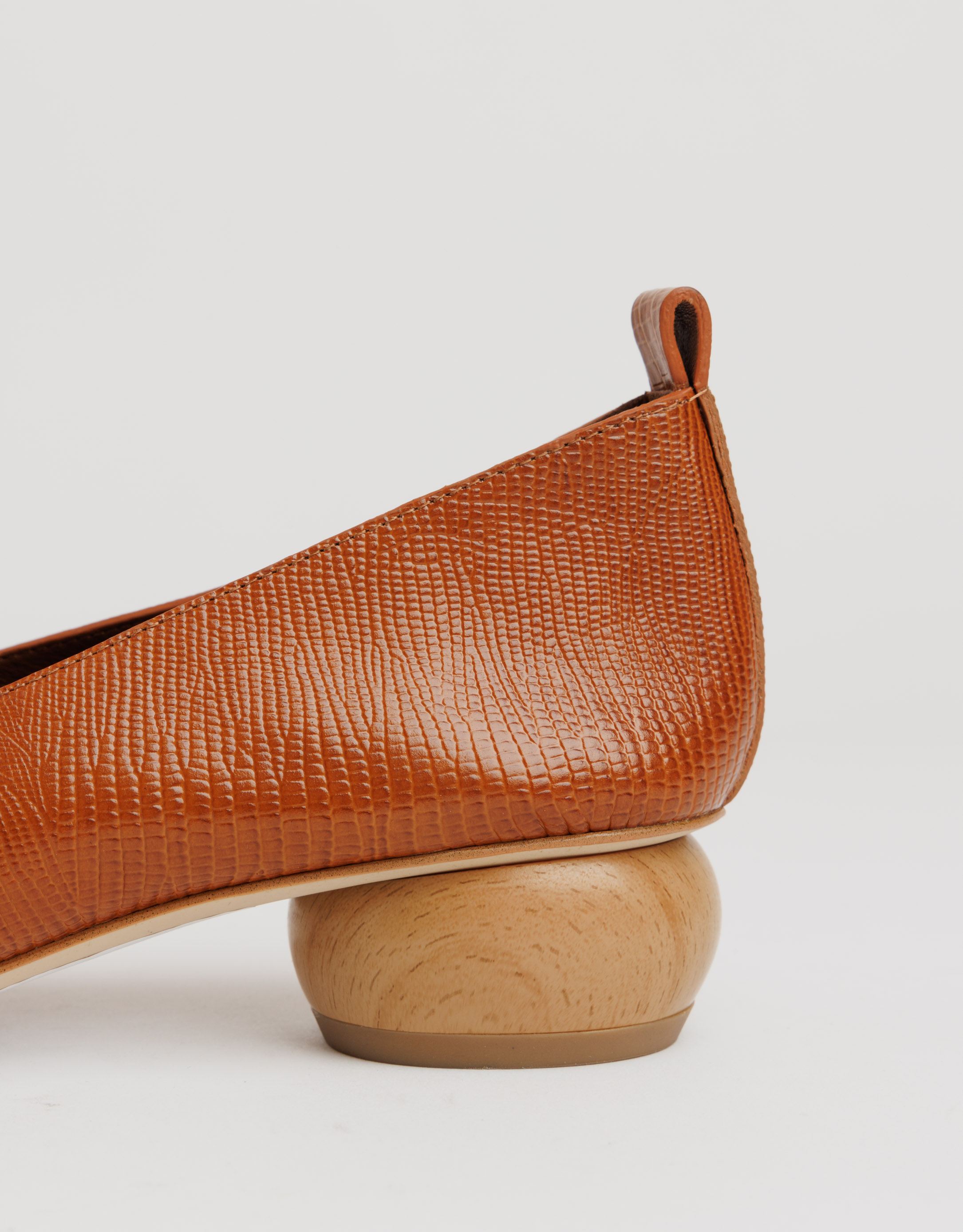 נעלי נשים - Jeffrey Campbell - נעלי סירה VIONA - קאמל3