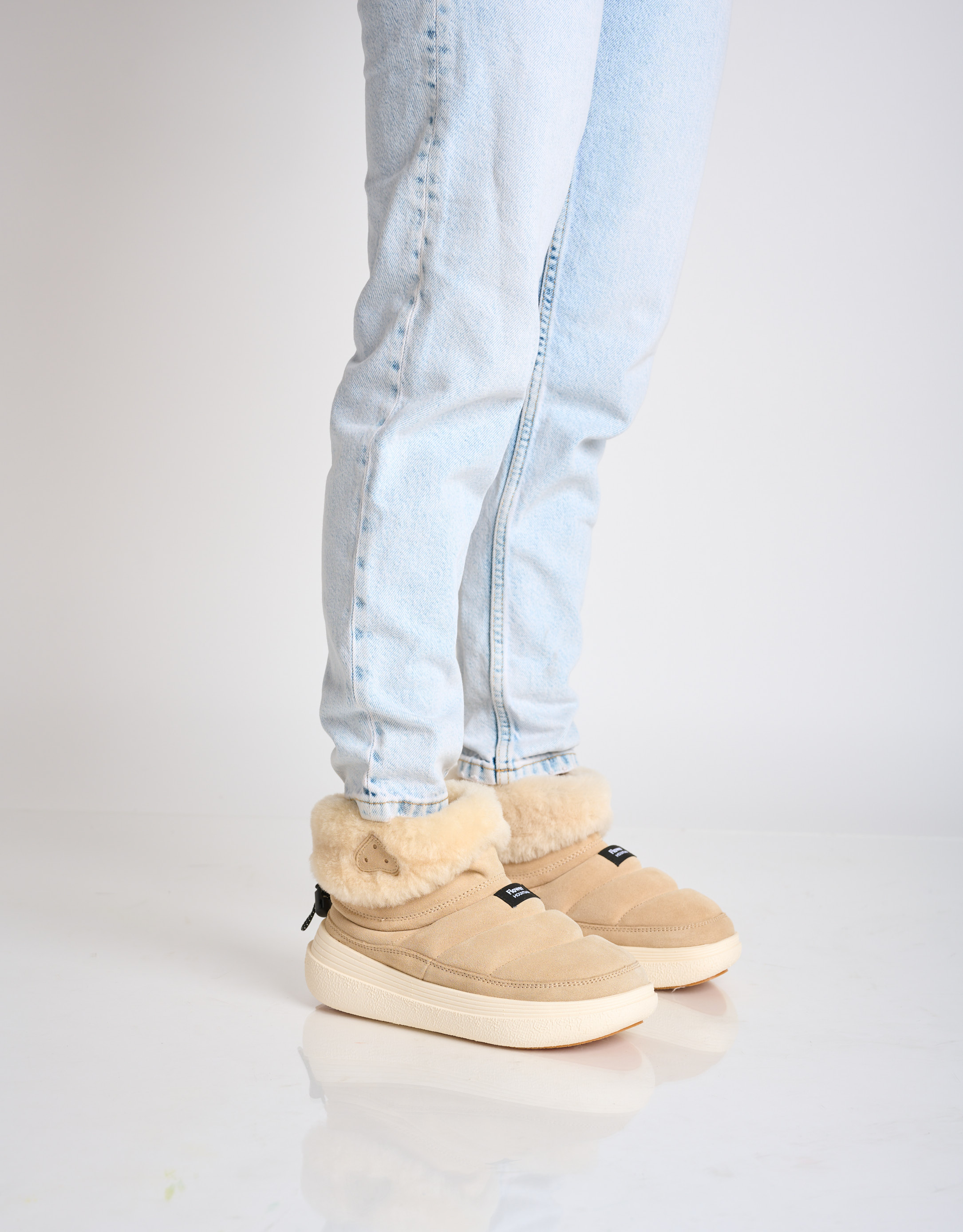 נעלי נשים - Flower Mountain - מגפוני פרווה FAMI MID - בז'1