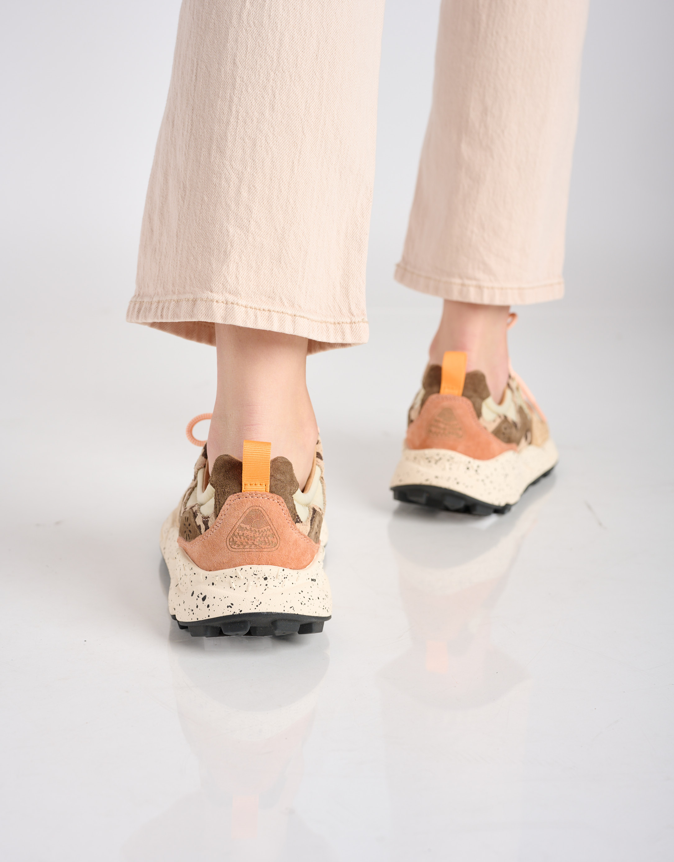 נעלי נשים - Flower Mountain - סניקרס מנומרות YAMANO 3 - בז'   חום4