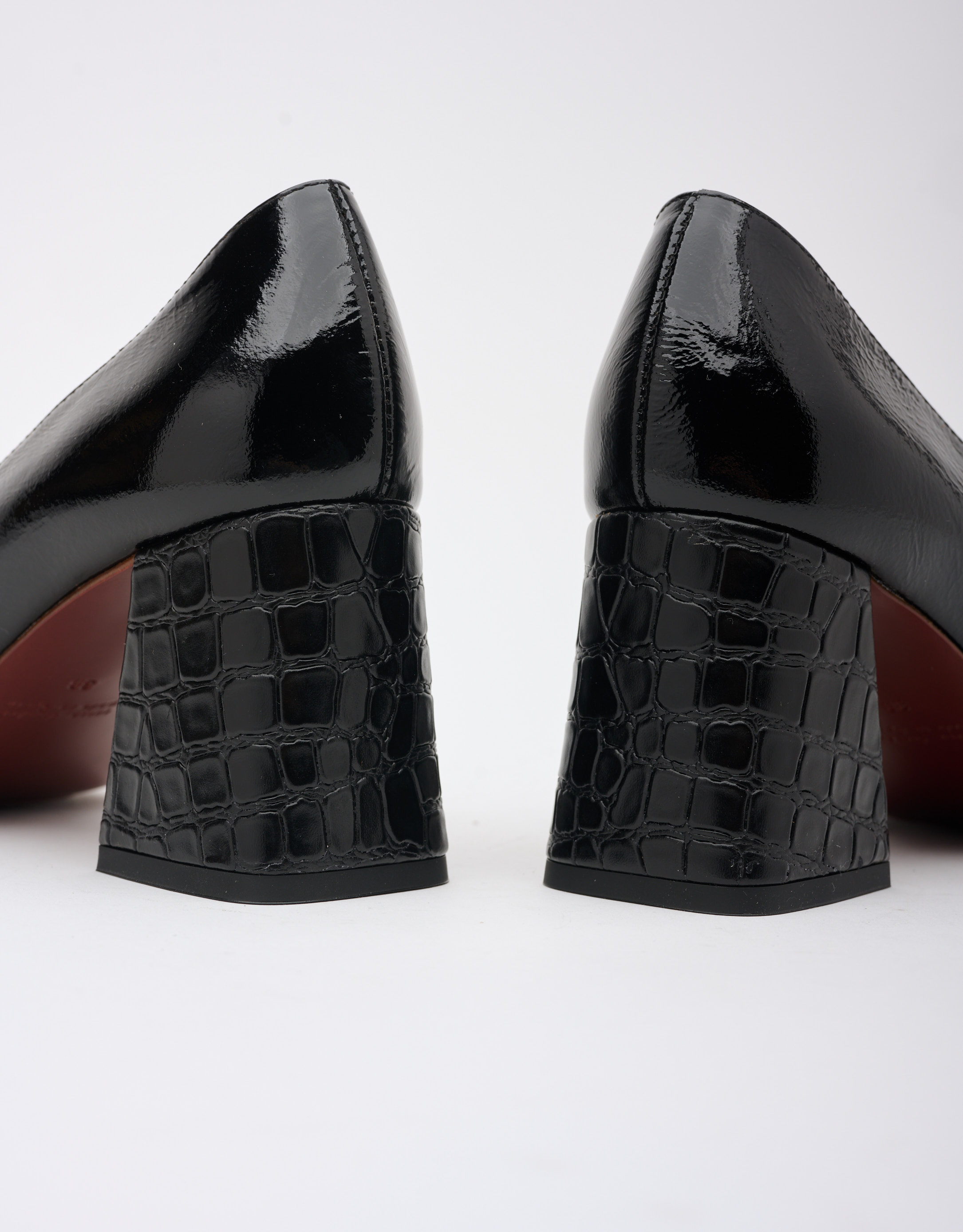 נעלי נשים - Chie Mihara - נעלי סירה עם עקב APITA - שחור4