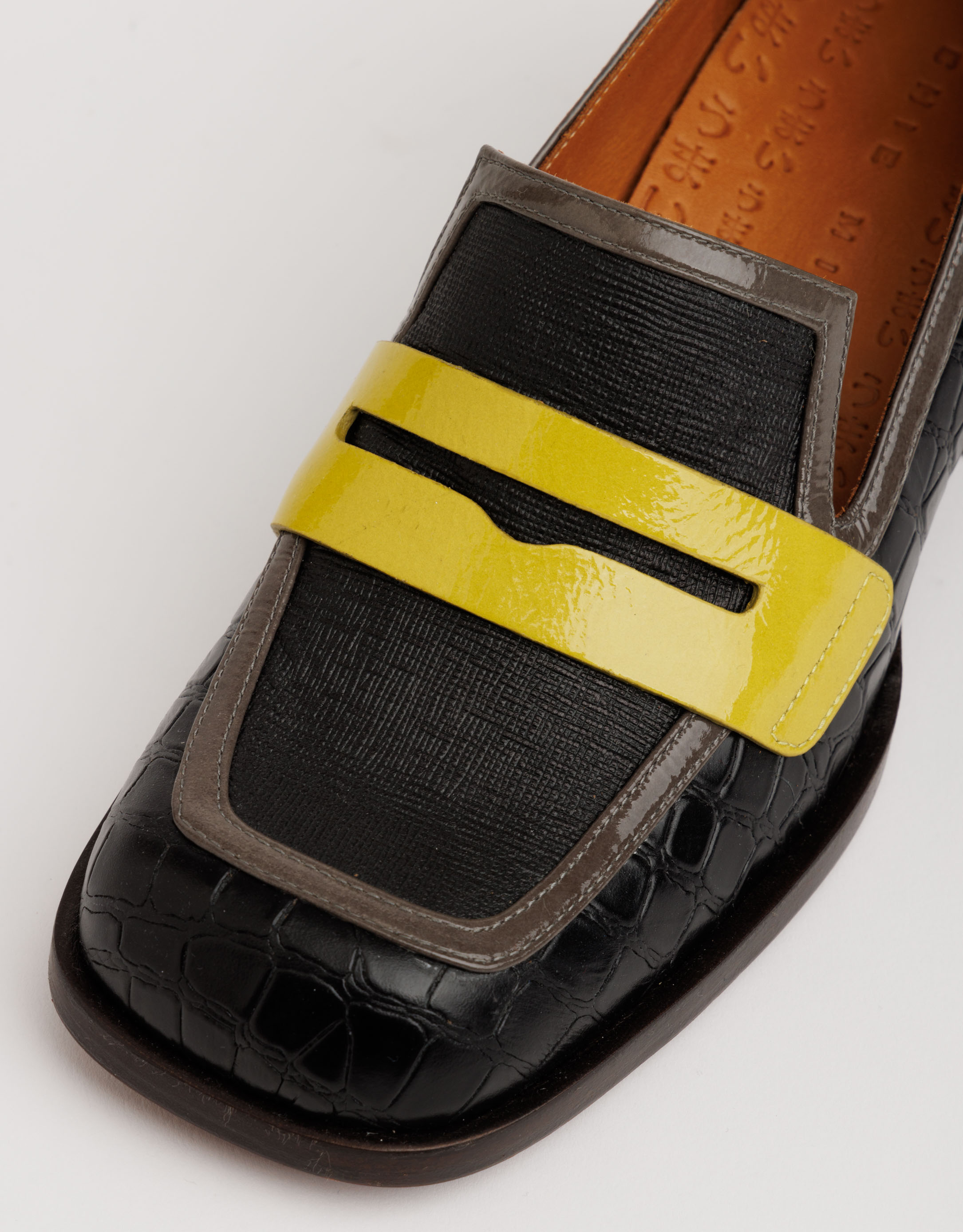 נעלי נשים - Chie Mihara - נעלי מוקסין BROCHI - שחור2